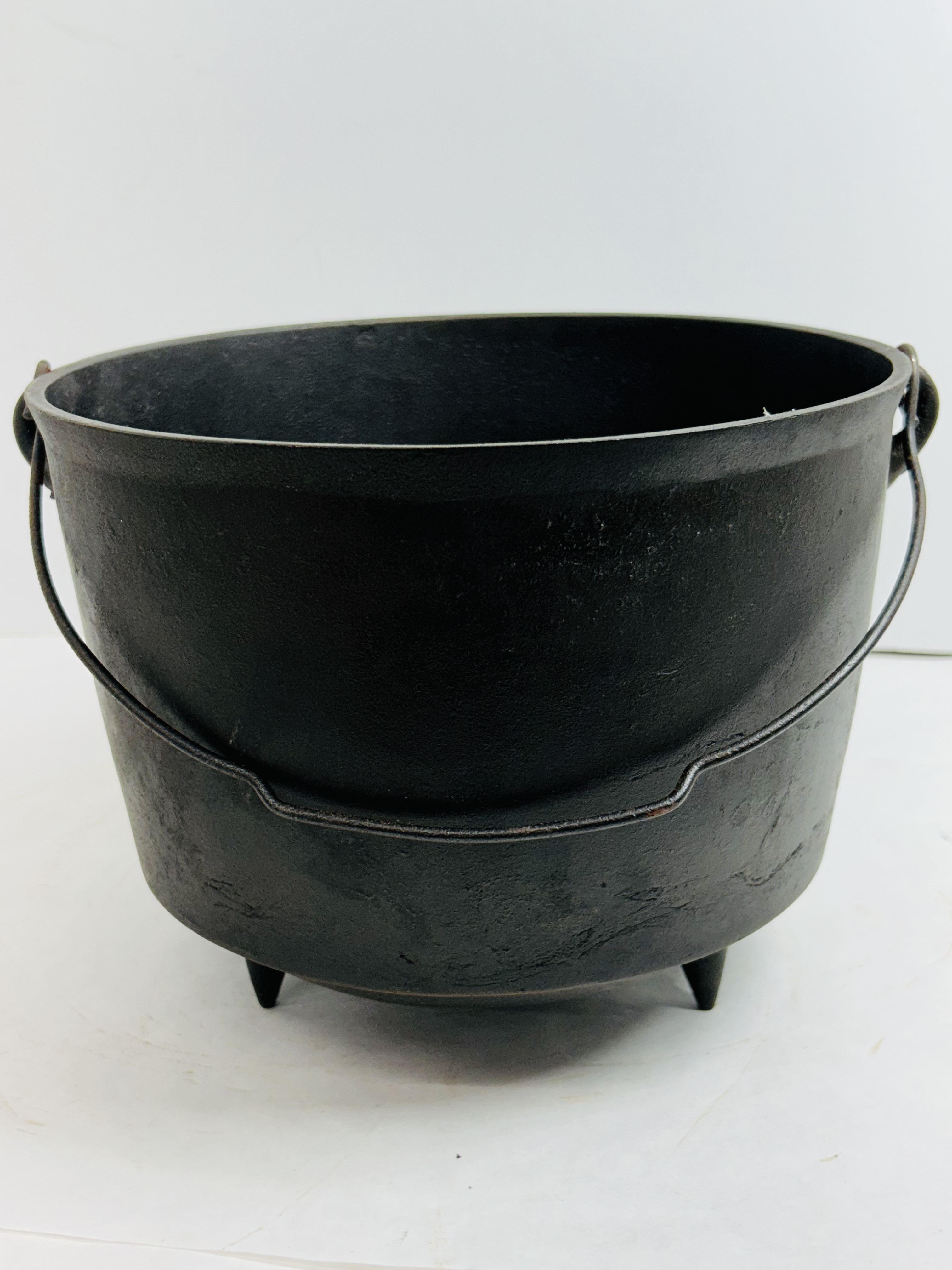 AMERICAN CAST IRON NO. 8 CAULDRON, 19TH CENTURY