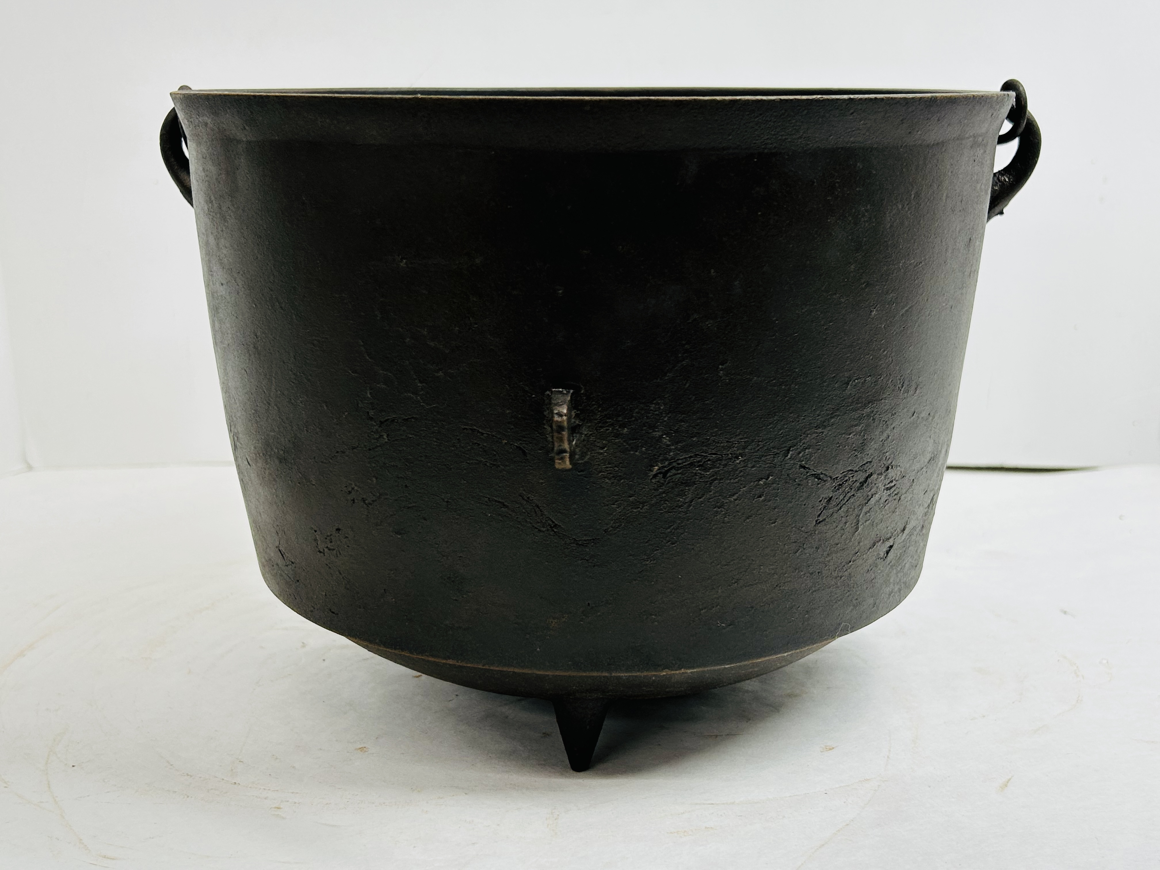 AMERICAN CAST IRON NO. 8 CAULDRON, 19TH CENTURY