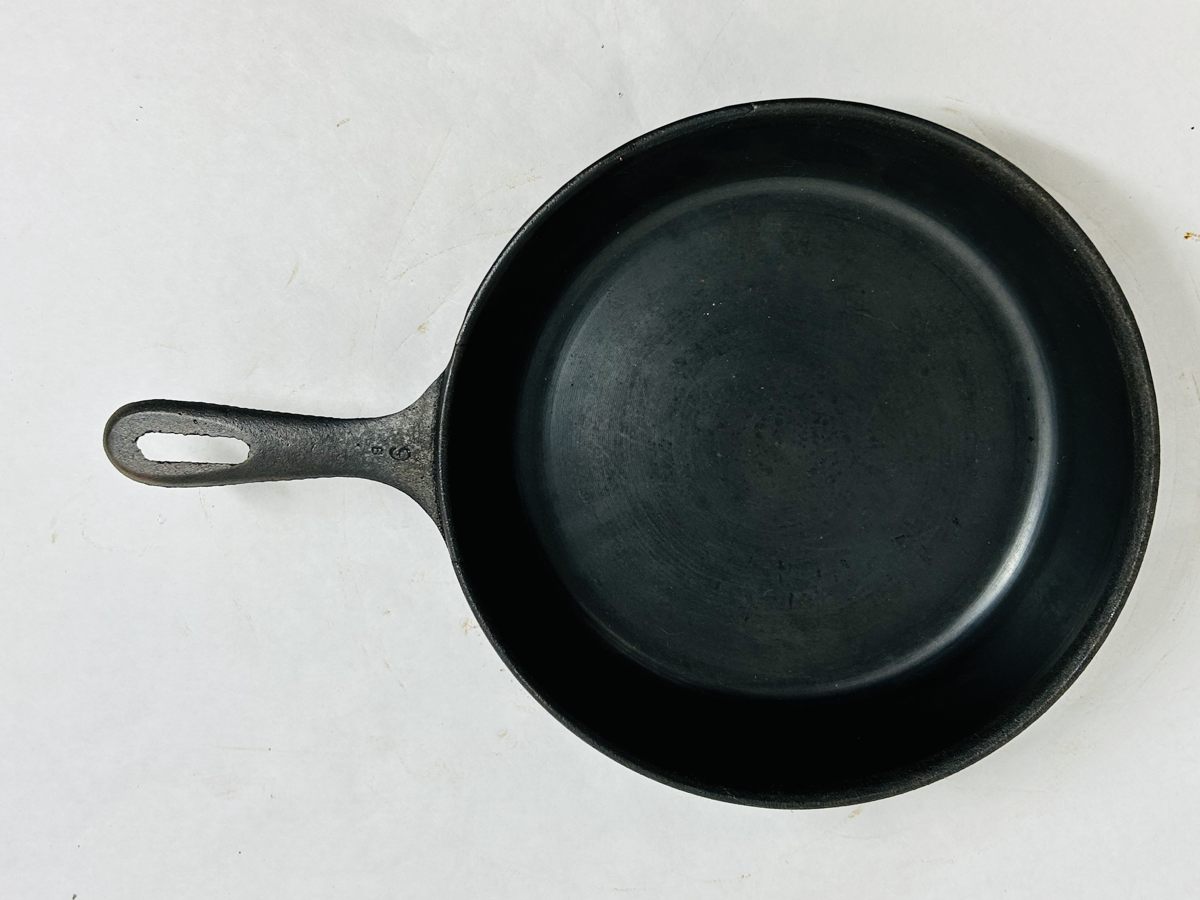 AMERICAN COOKWARE CAST IRON SKILLET, 20TH CENTURY