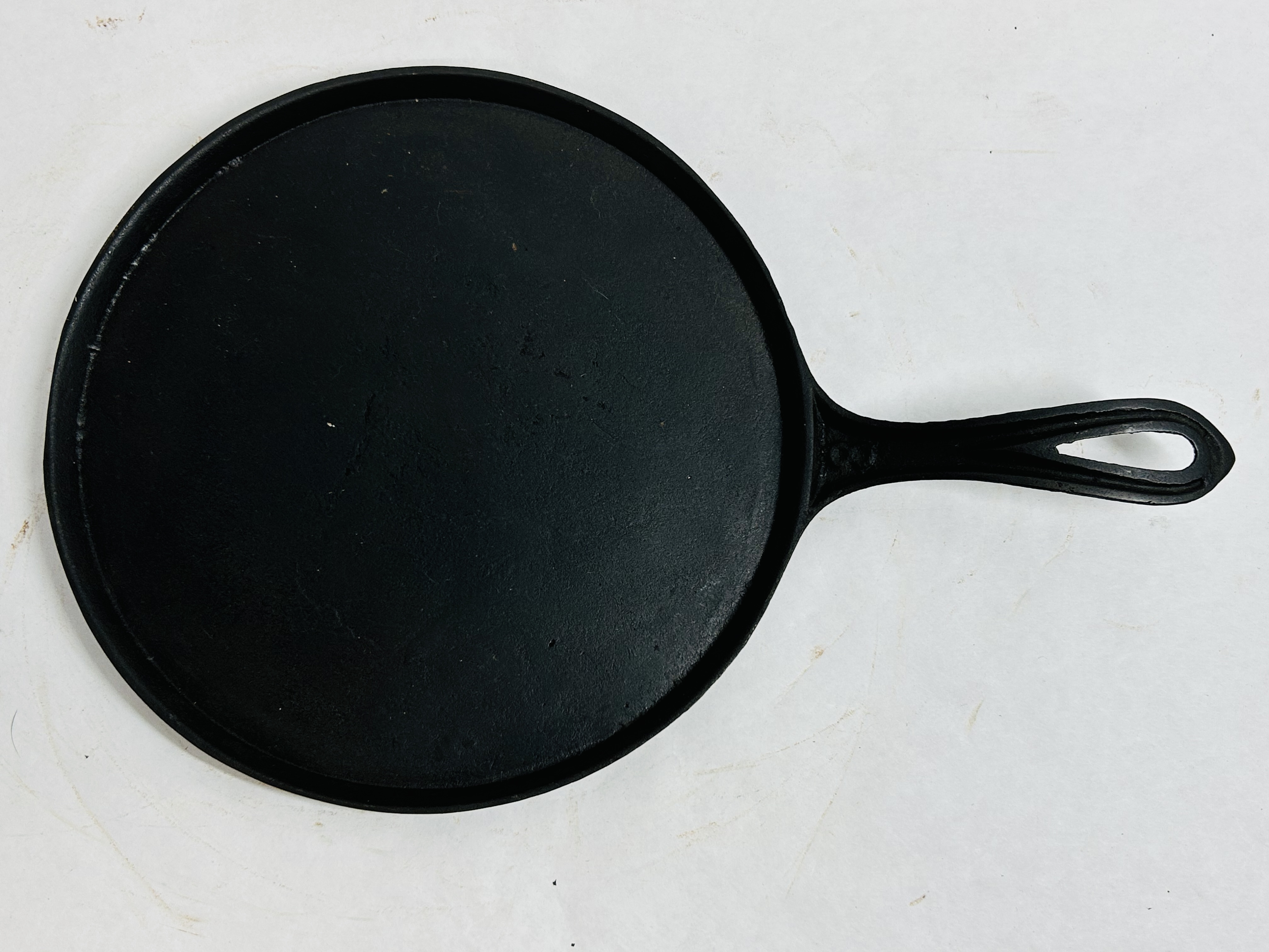 ANTIQUE CAST IRON ROUND GRIDDLE, 19TH CENTURY