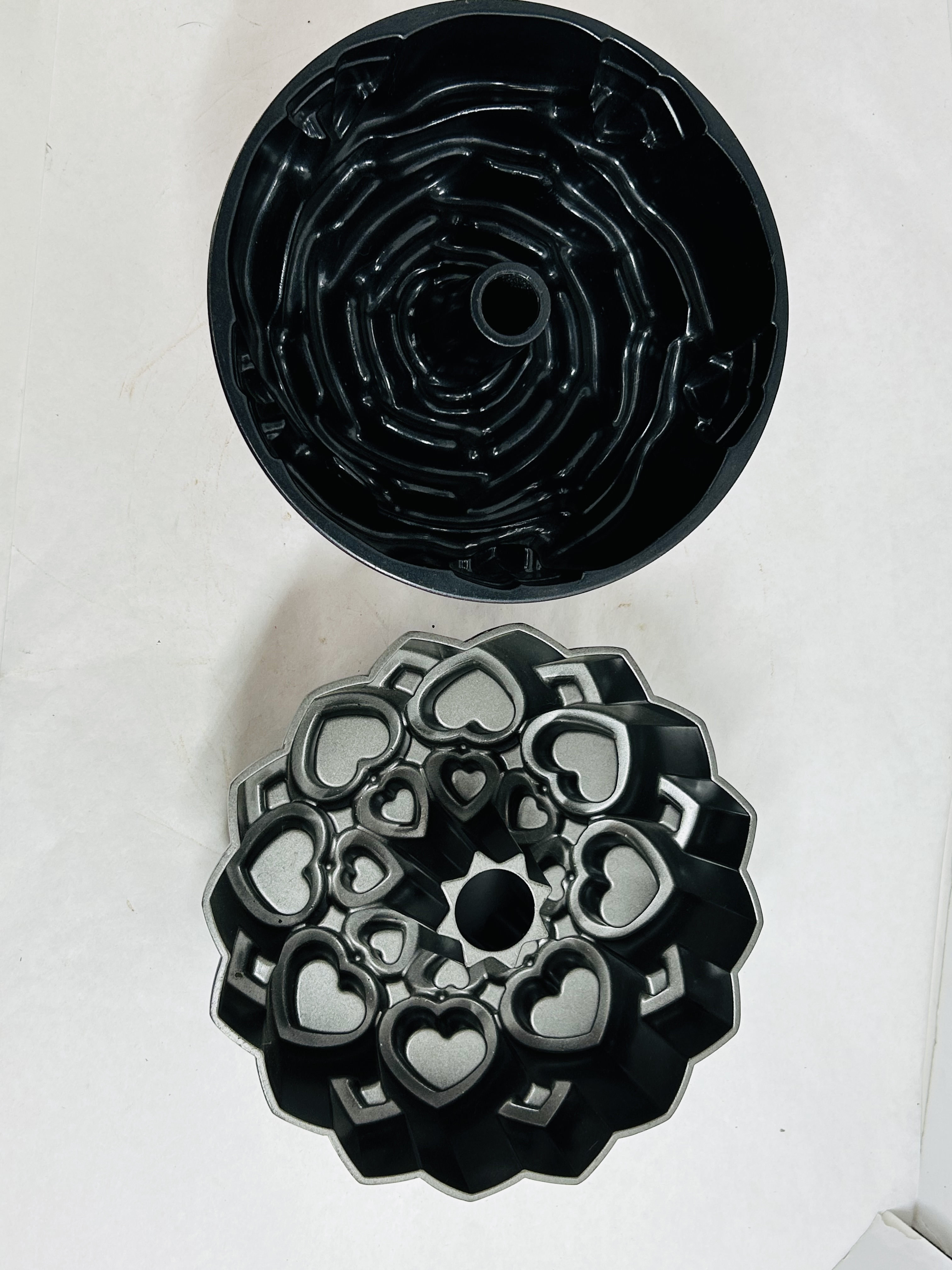 WILTON AND DECORATIVE ALUMINUM BAKEWARE