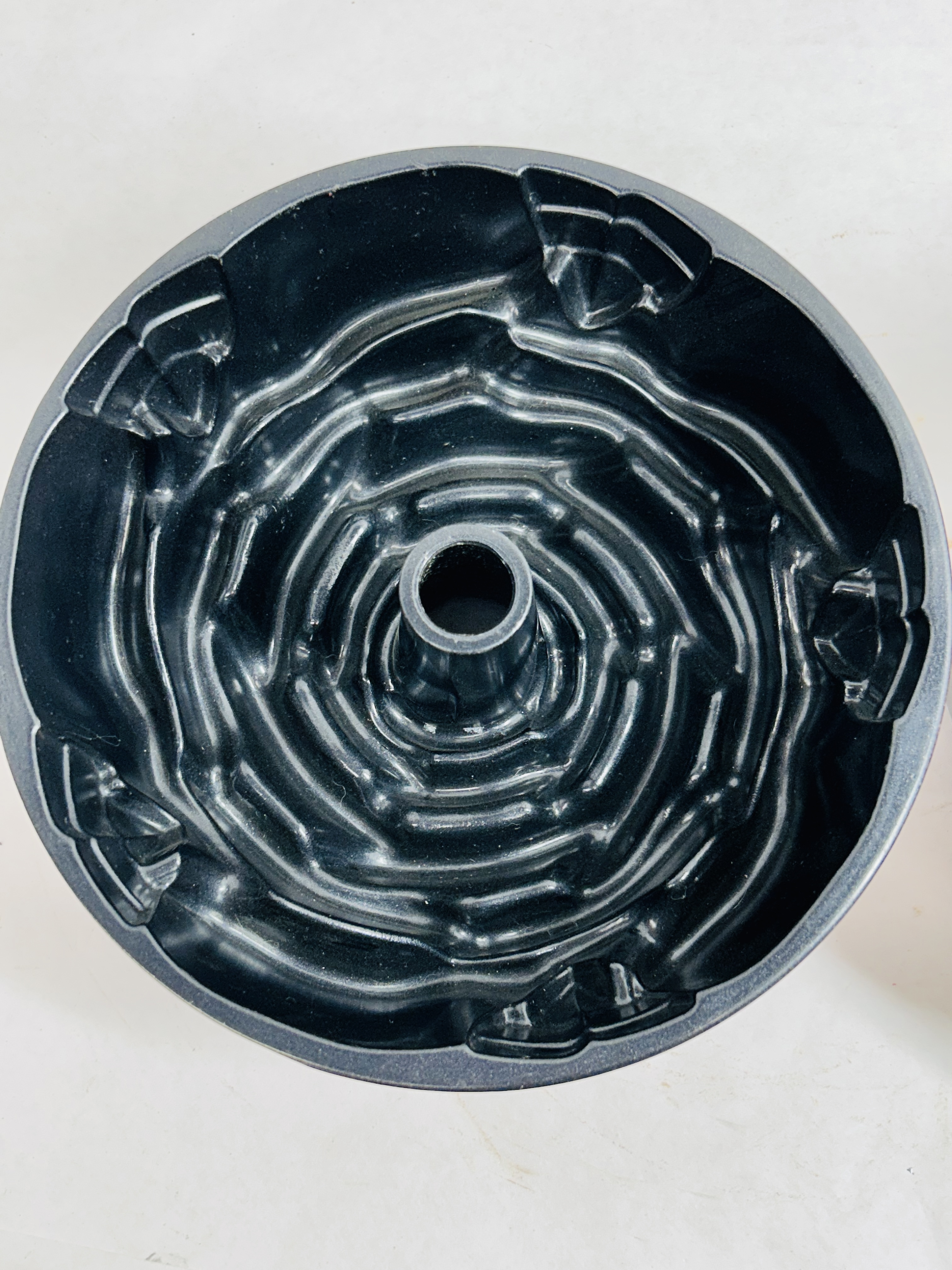 WILTON AND DECORATIVE ALUMINUM BAKEWARE