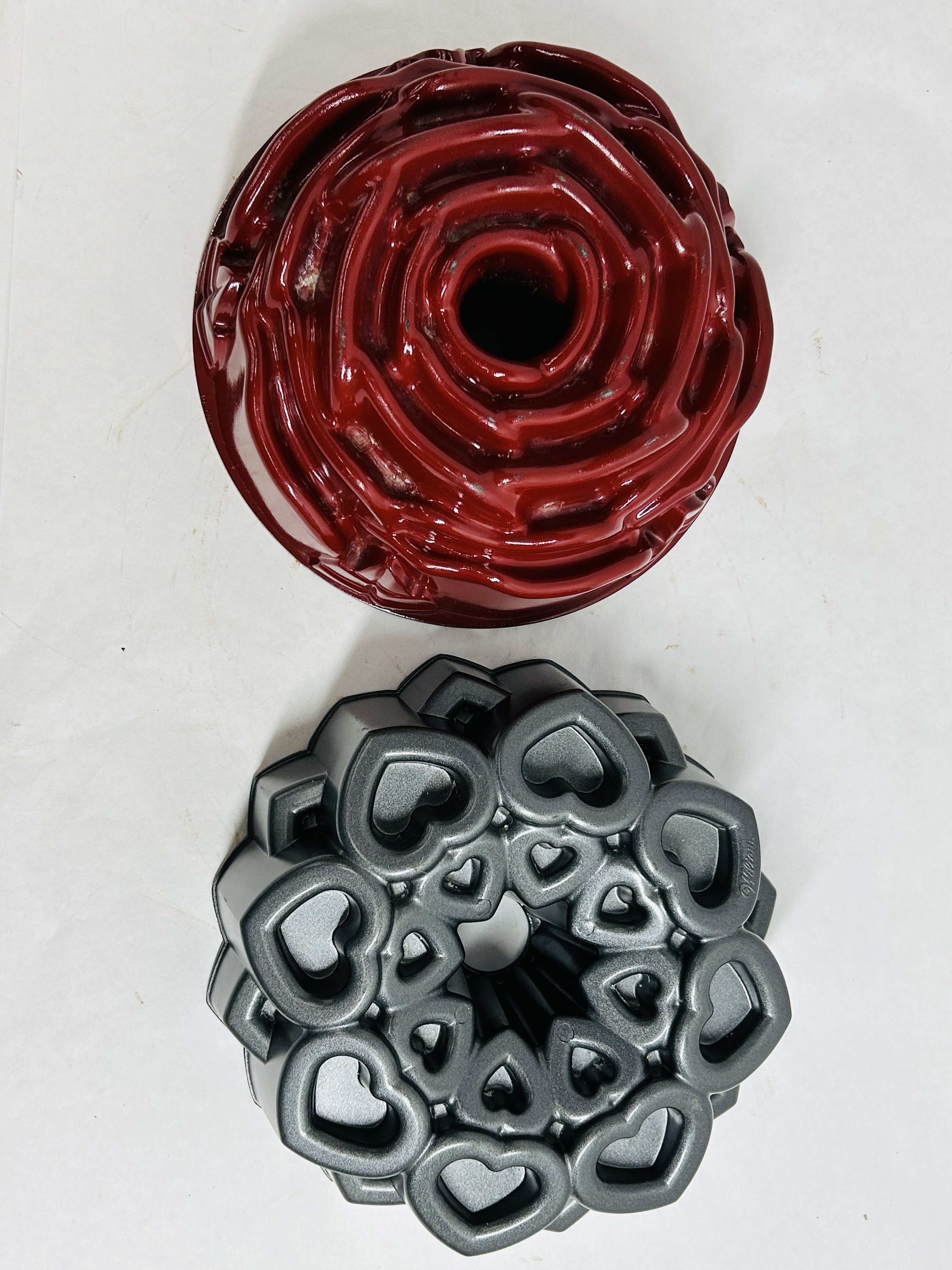 WILTON AND DECORATIVE ALUMINUM BAKEWARE