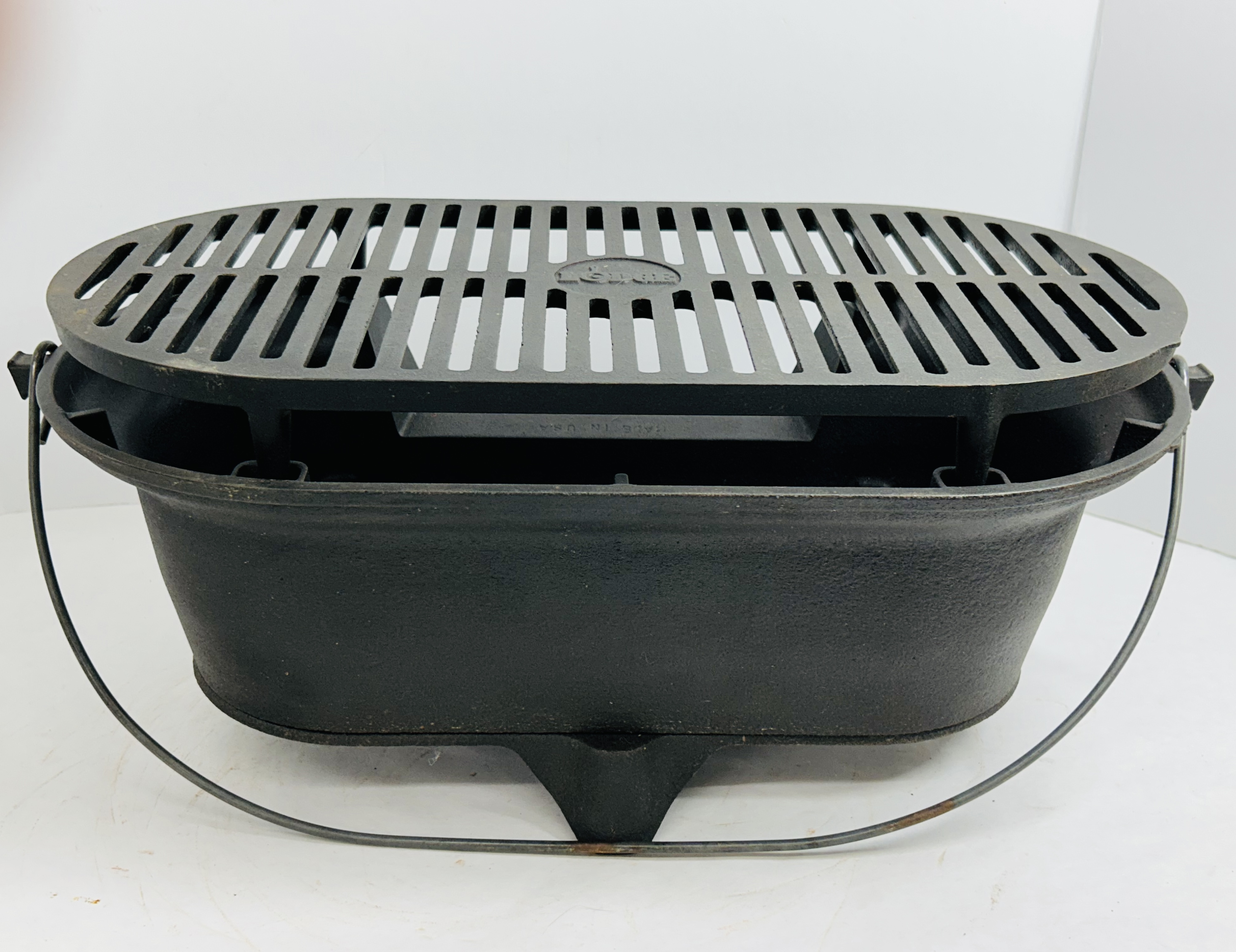 LODGE CAST IRON SPORTSMAN'S GRILL, CONTEMPORARY