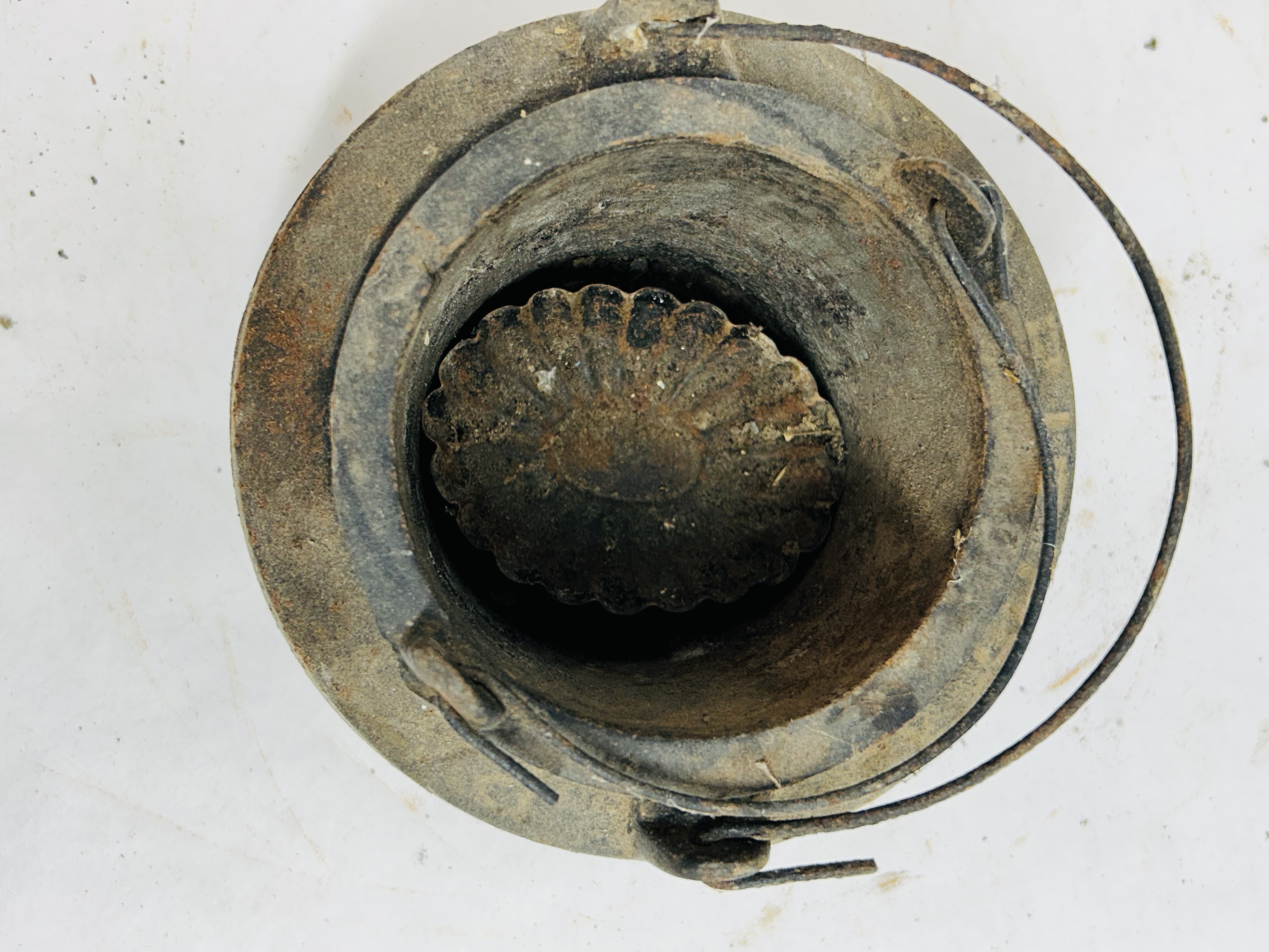 PETERSBURG CAST IRON GLUE POT, LATE 1800S