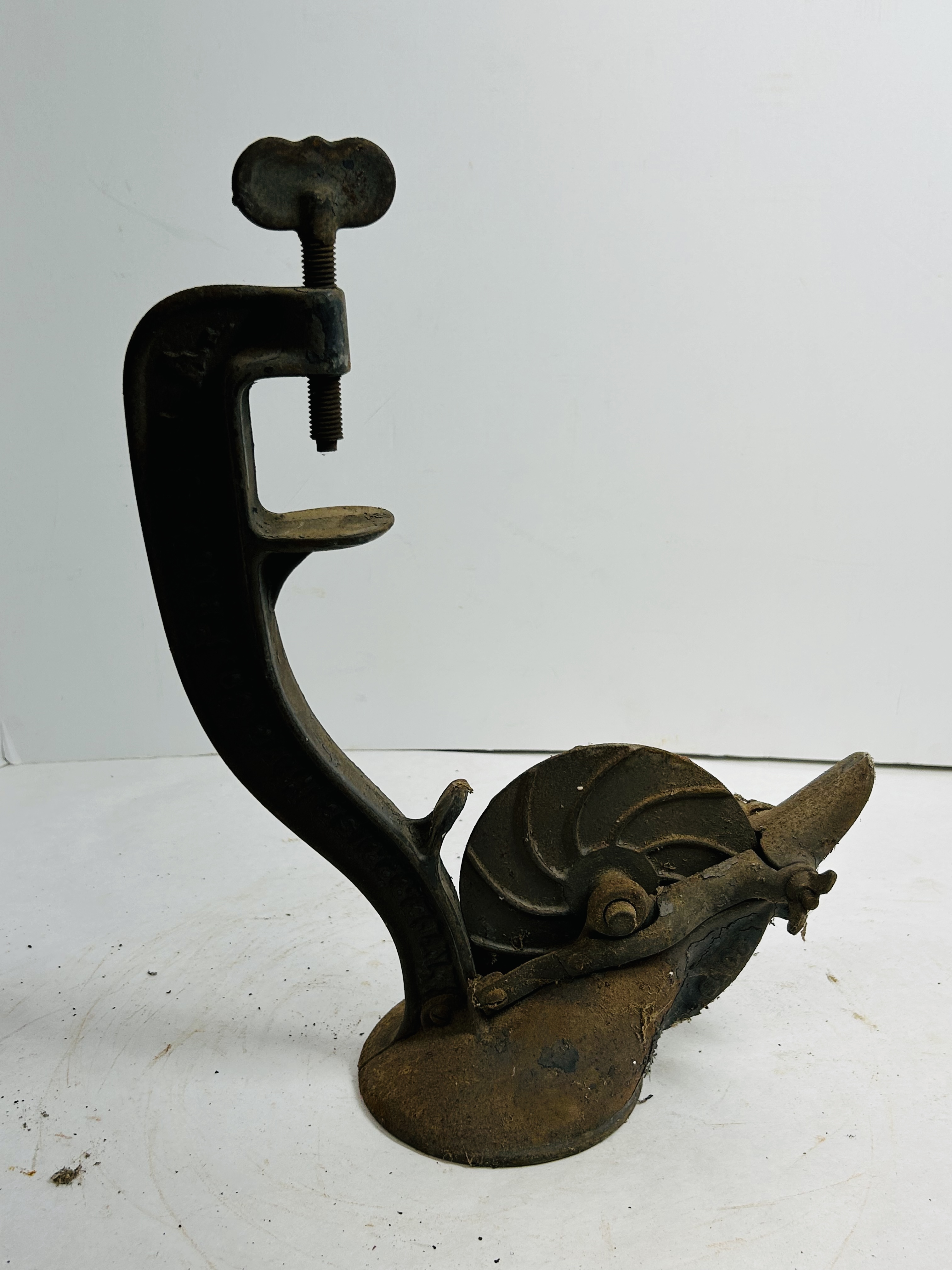 ENTERPRISE CAST IRON CHERRY STONER
