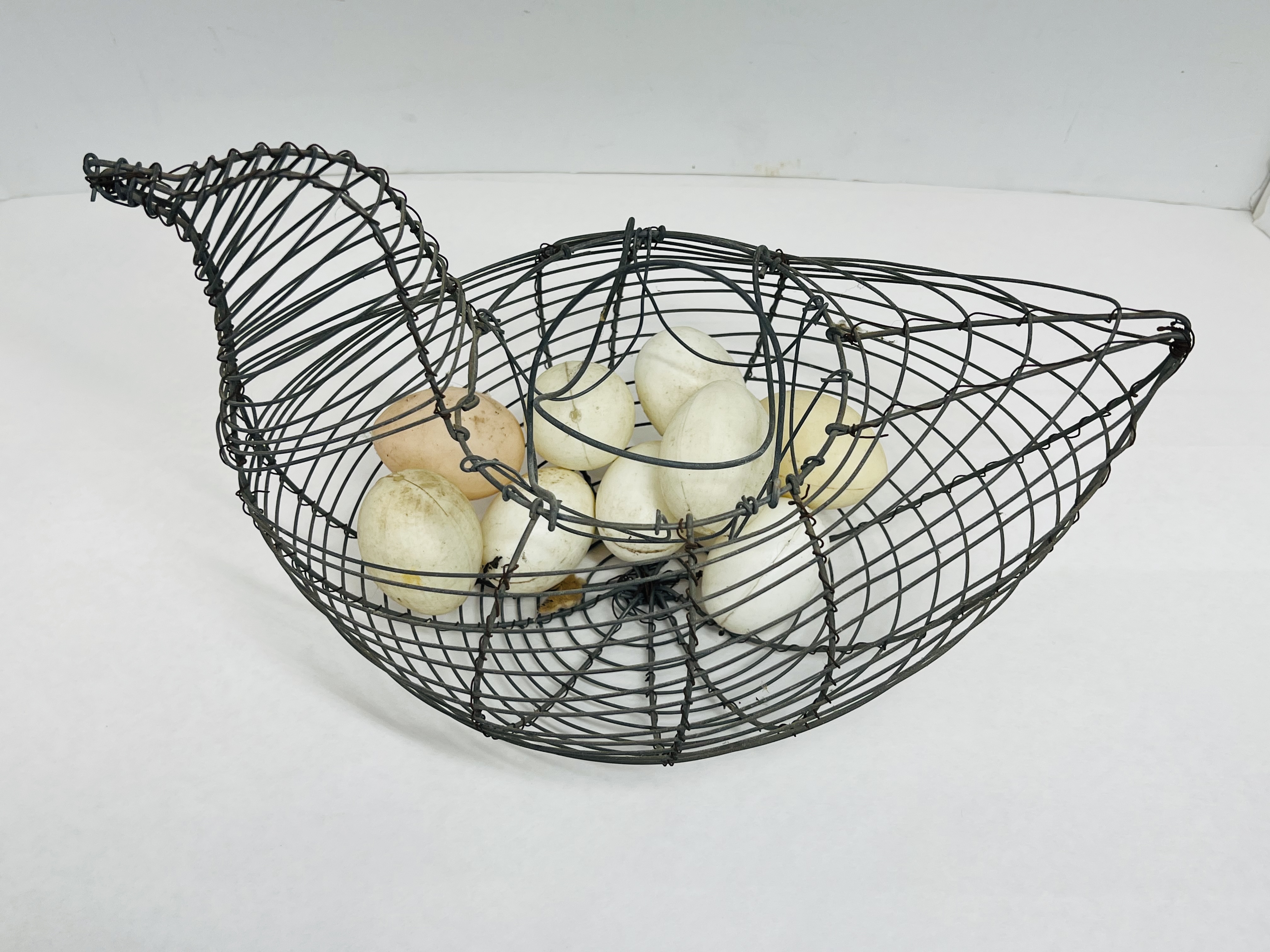 PAINTED WIRE HEN BASKET, CIRCA 1950