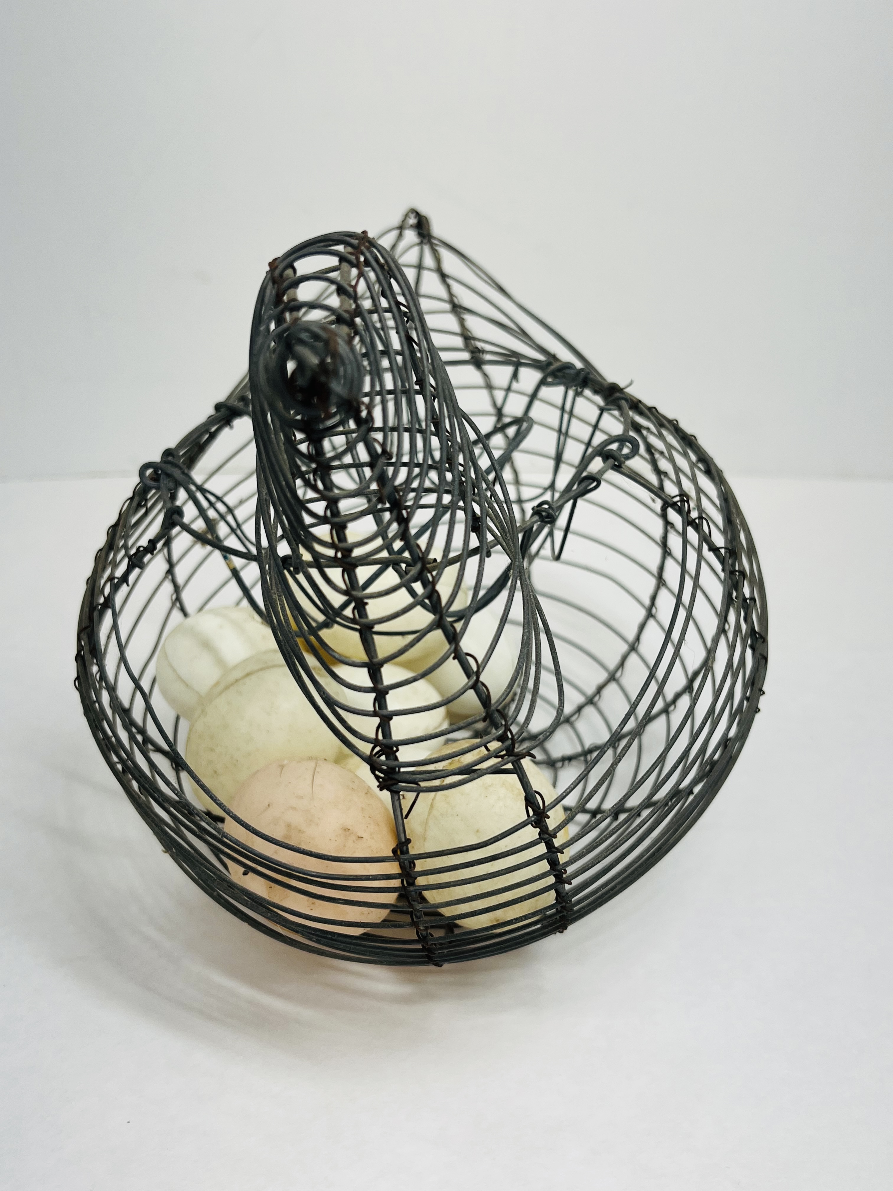 PAINTED WIRE HEN BASKET, CIRCA 1950