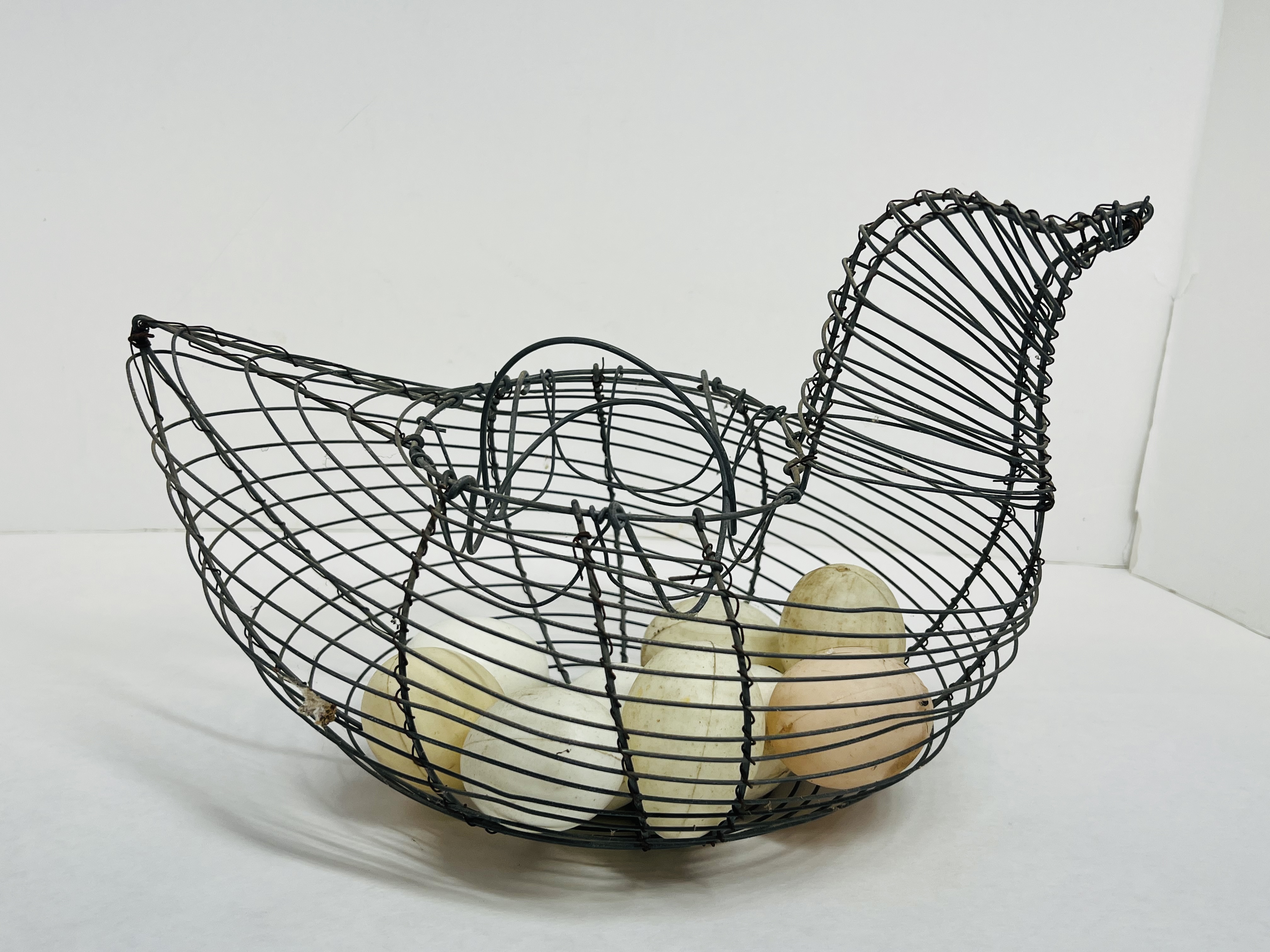 PAINTED WIRE HEN BASKET, CIRCA 1950