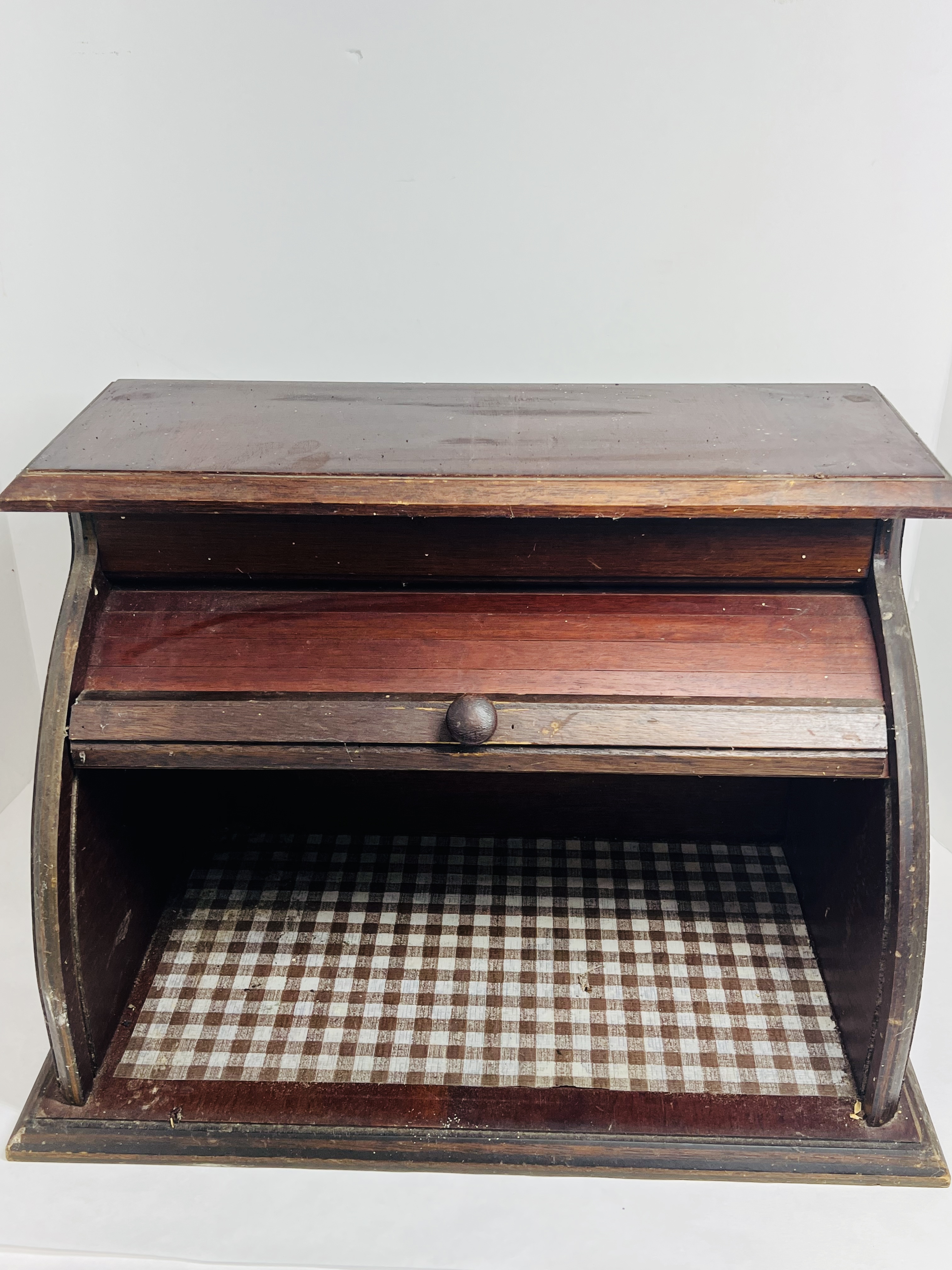 UNMARKED WOODEN BREAD BOX, MID-20TH CENTURY