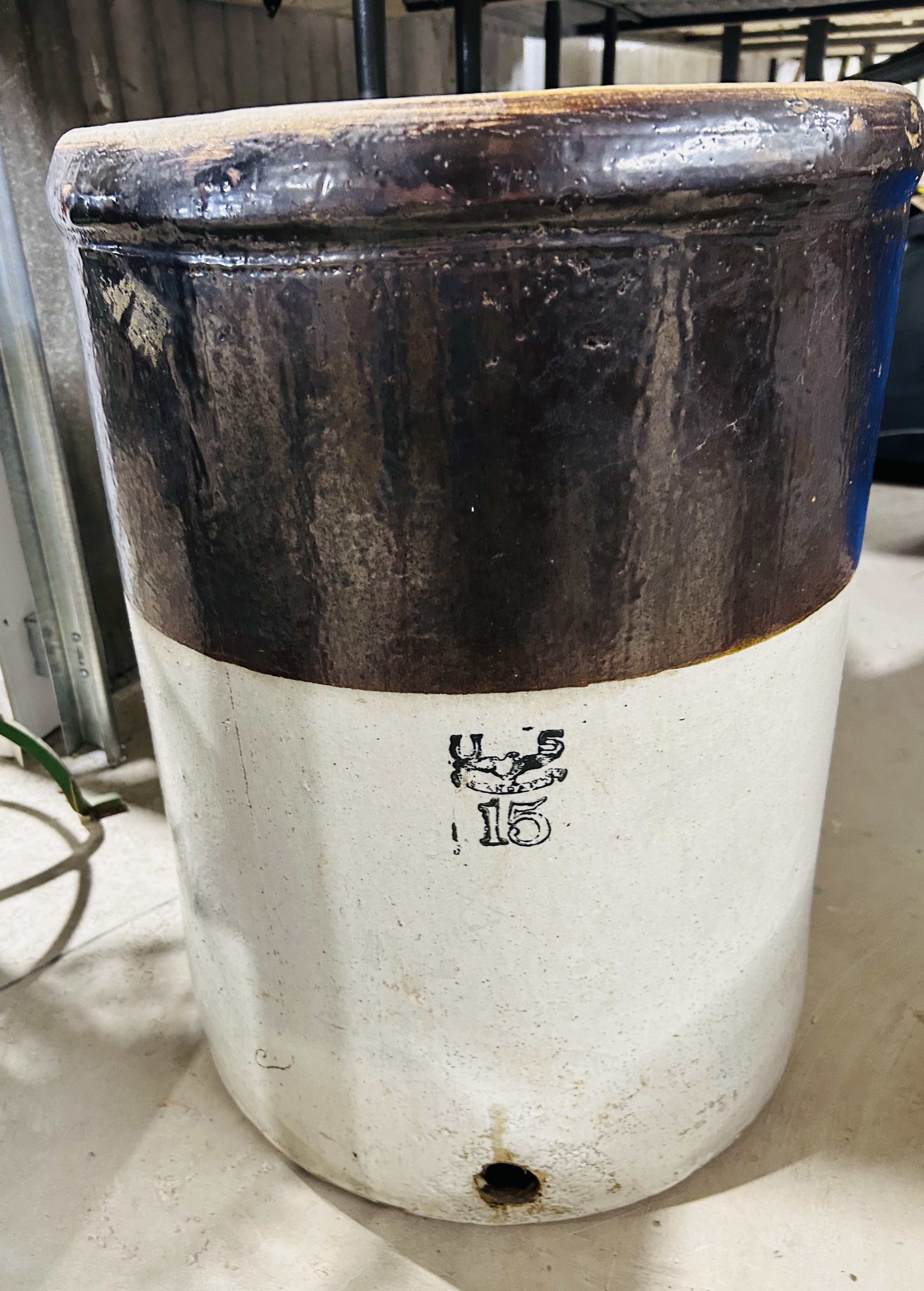 U.S. STANDARD 15 GALLON STONEWARE, CIRCA 1900
