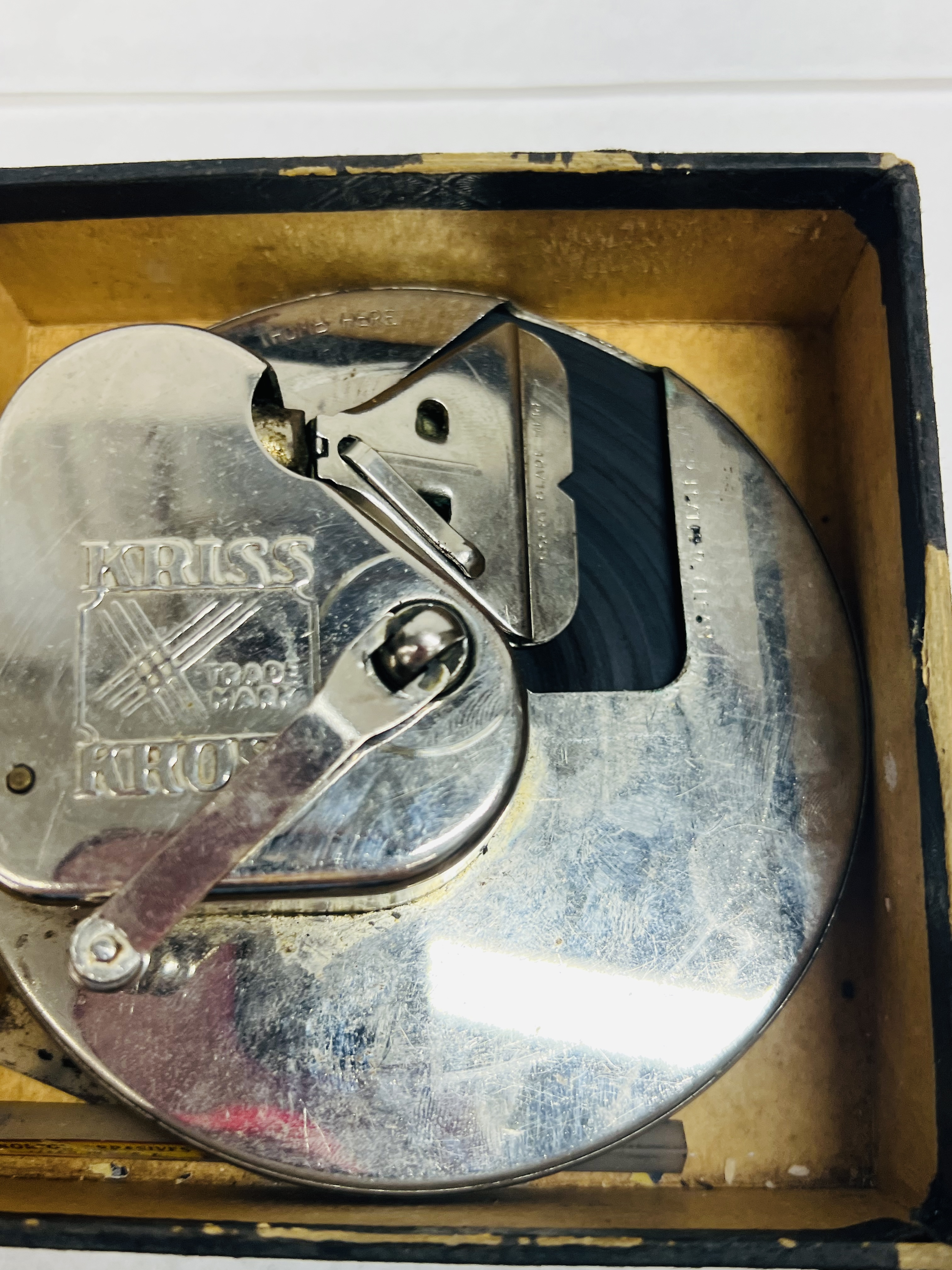 KRISS KROSS METAL STROPPER SET, 1920S