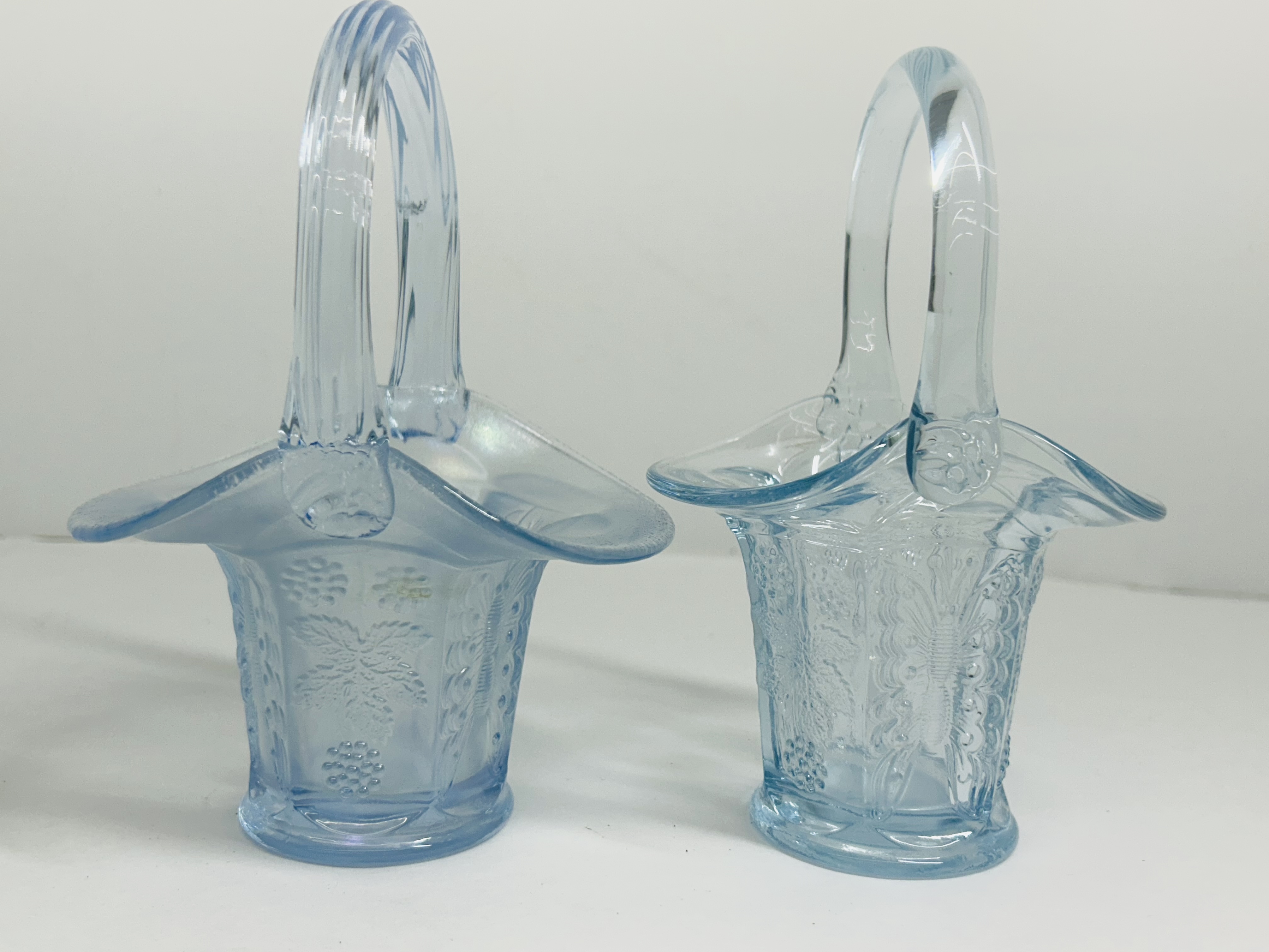 PAIR OF ATTRIBUTED FENTON GLASS BASKETS