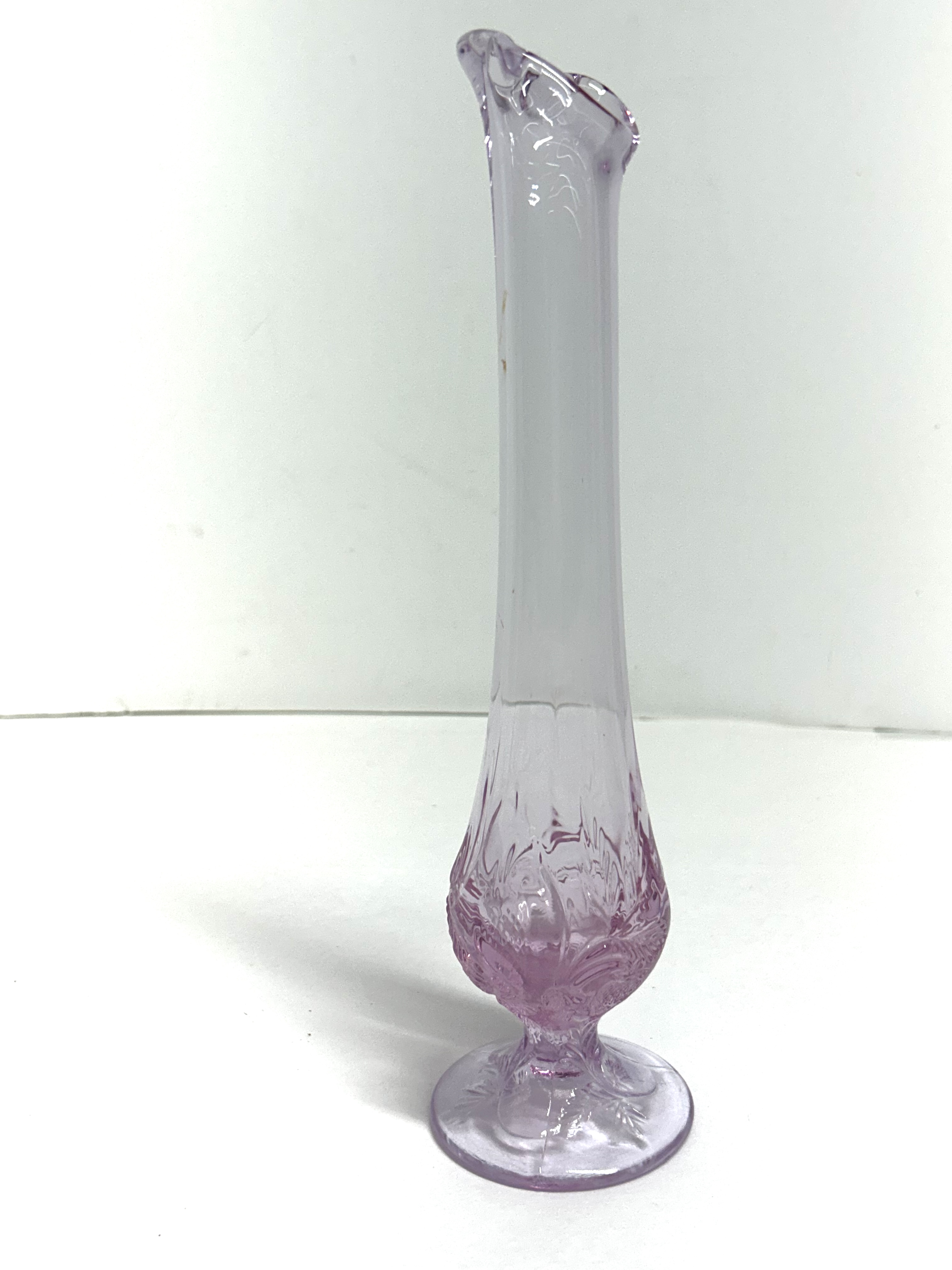 FENTON AMETHYST STRAWBERRY BUD VASE, 1970S