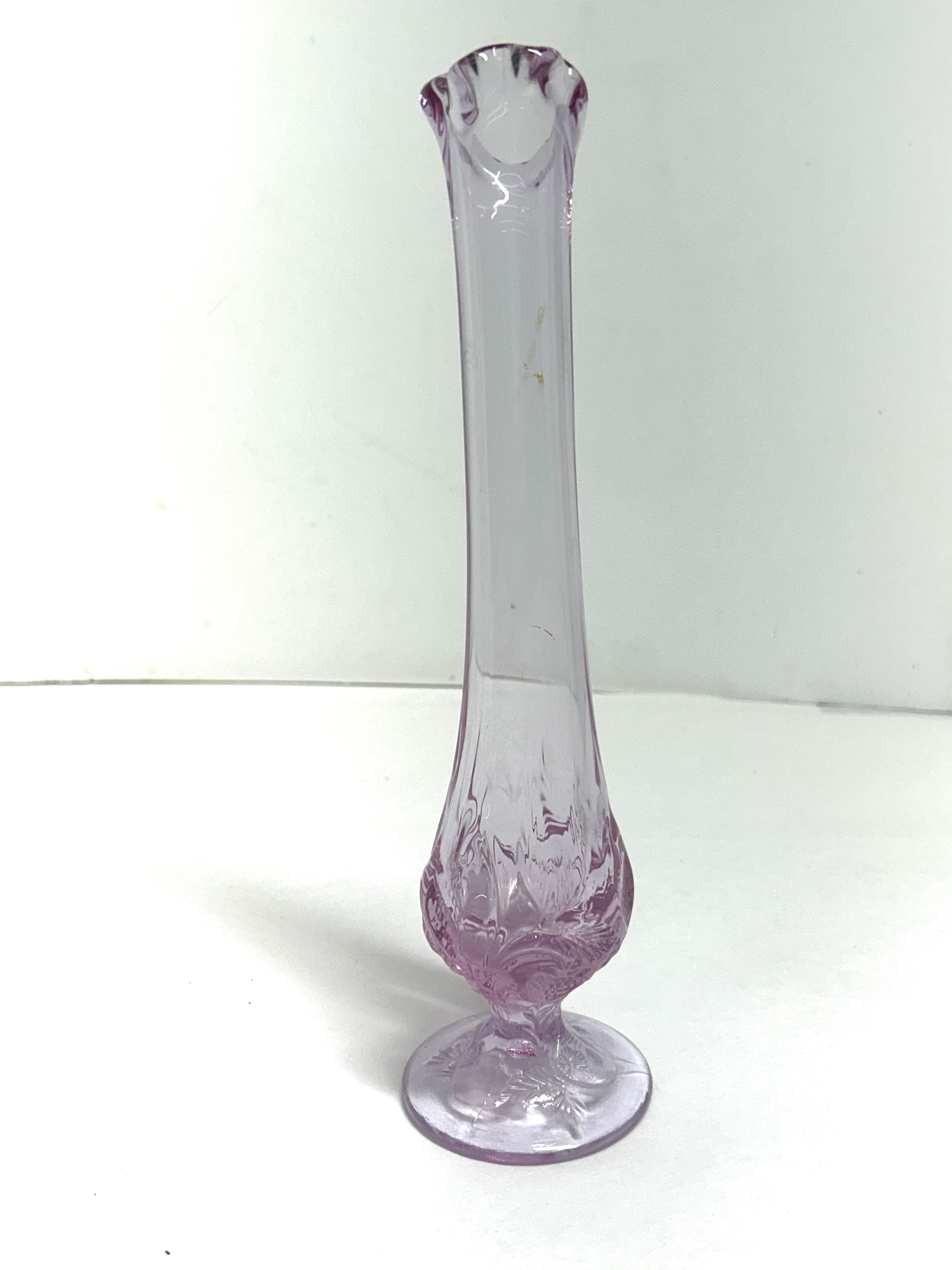 FENTON AMETHYST STRAWBERRY BUD VASE, 1970S