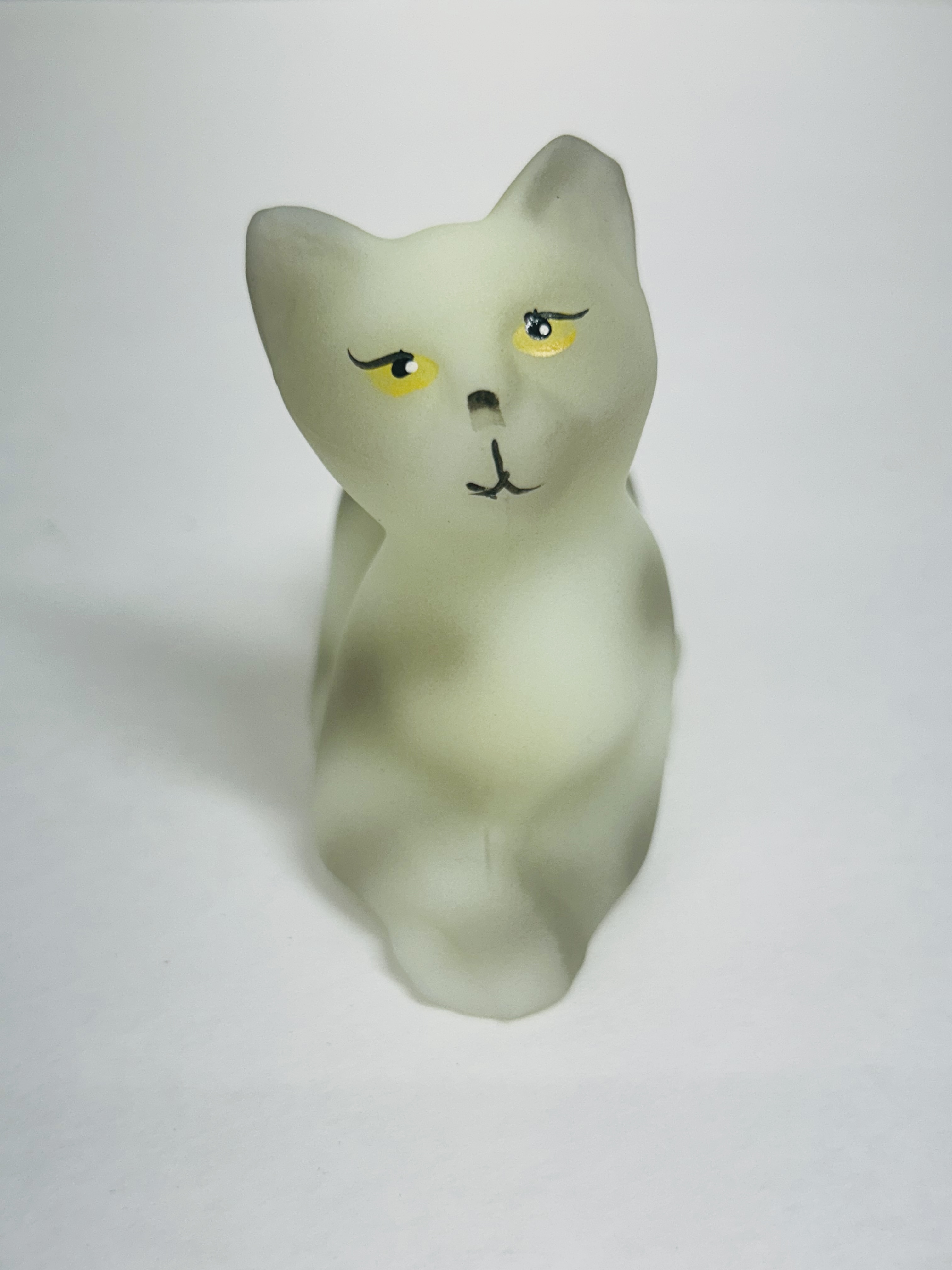 FENTON CUSTARD GLASS CAT, CIRCA 2000