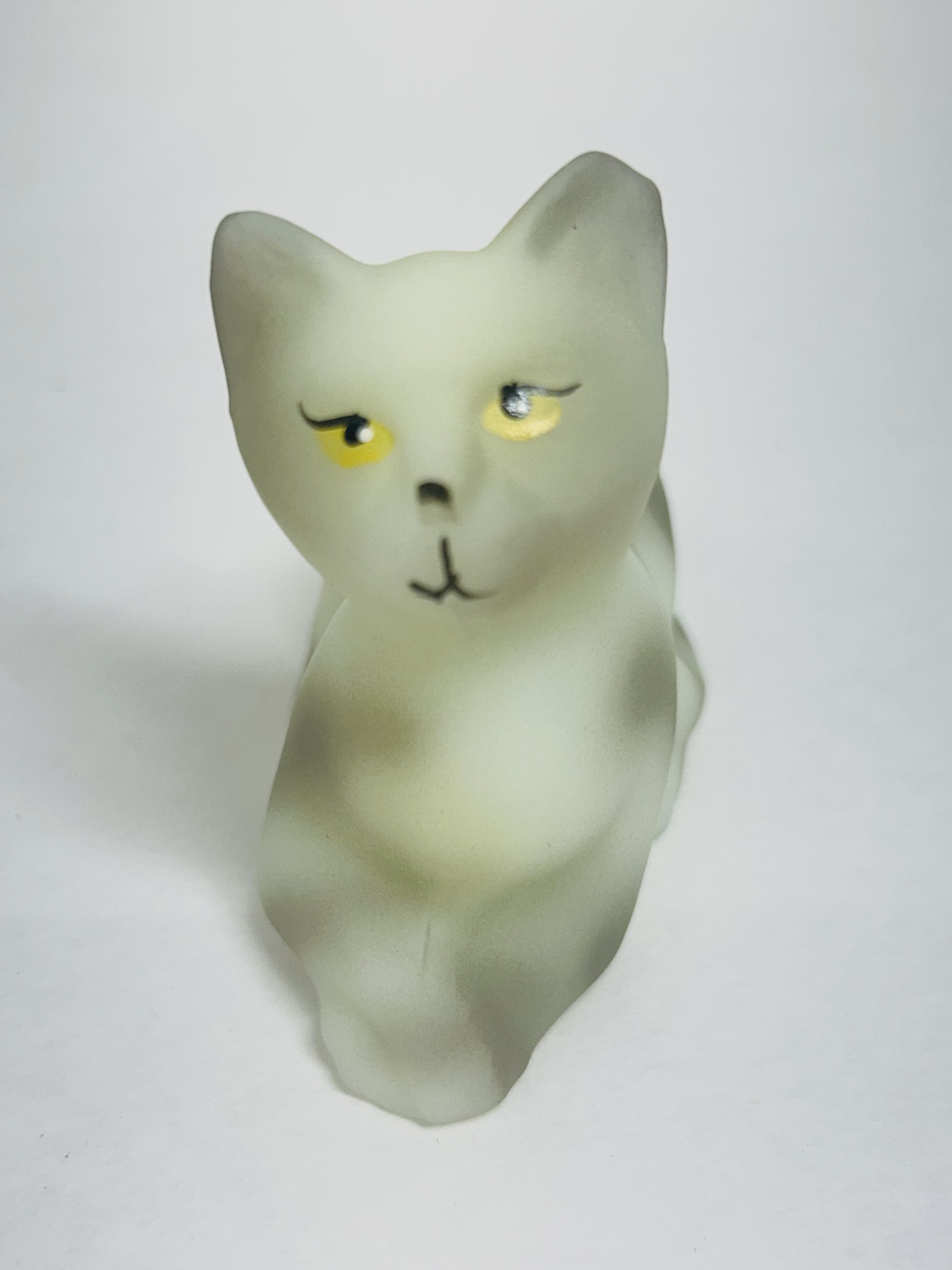 FENTON CUSTARD GLASS CAT, CIRCA 2000
