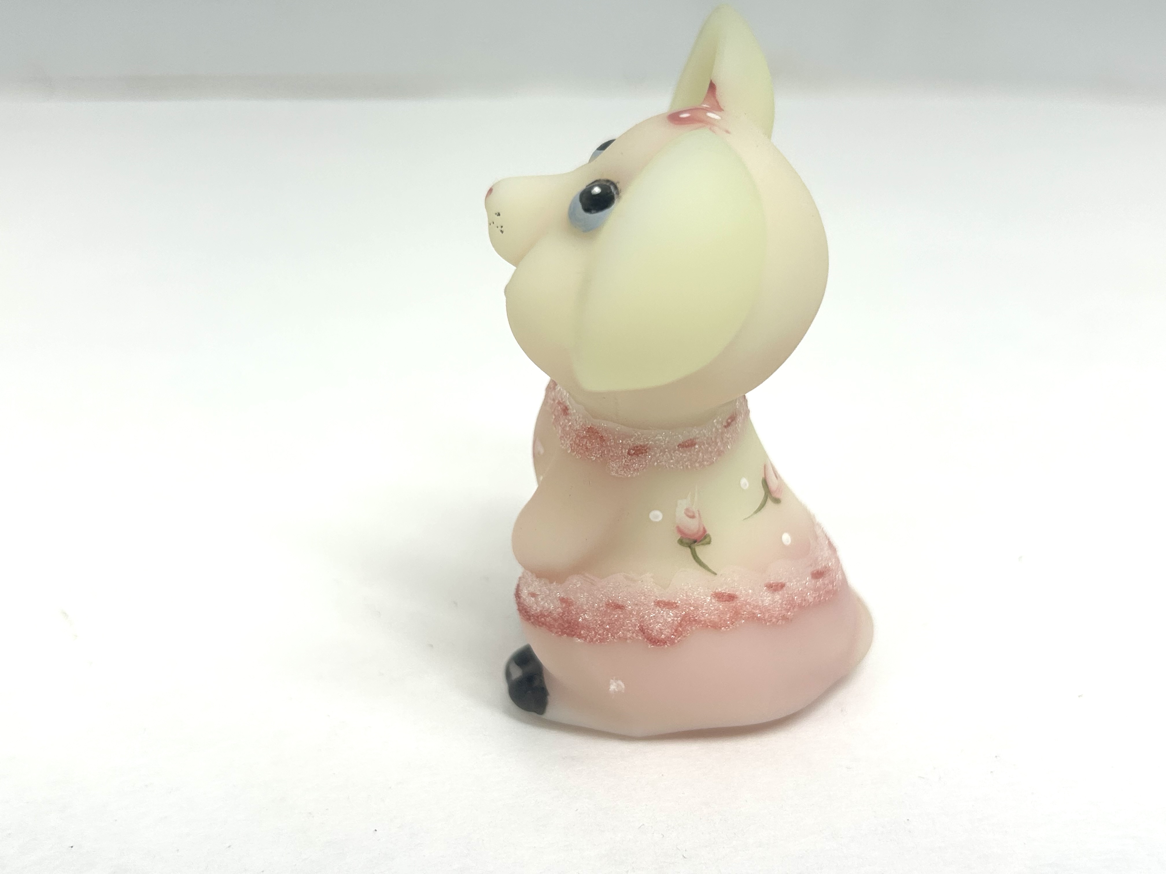 FENTON CUSTARD GLASS MOUSE, C. 1980