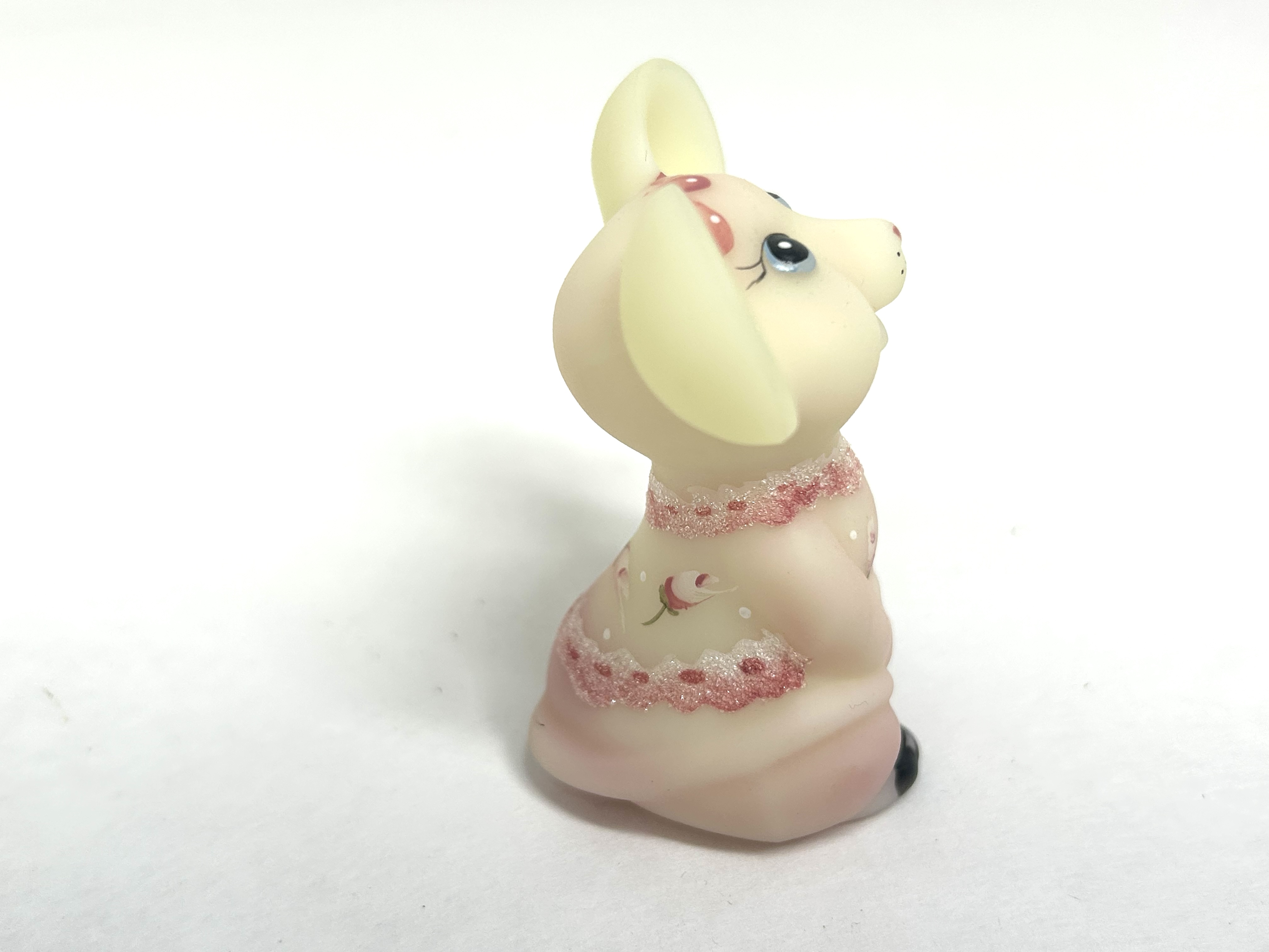 FENTON CUSTARD GLASS MOUSE, C. 1980