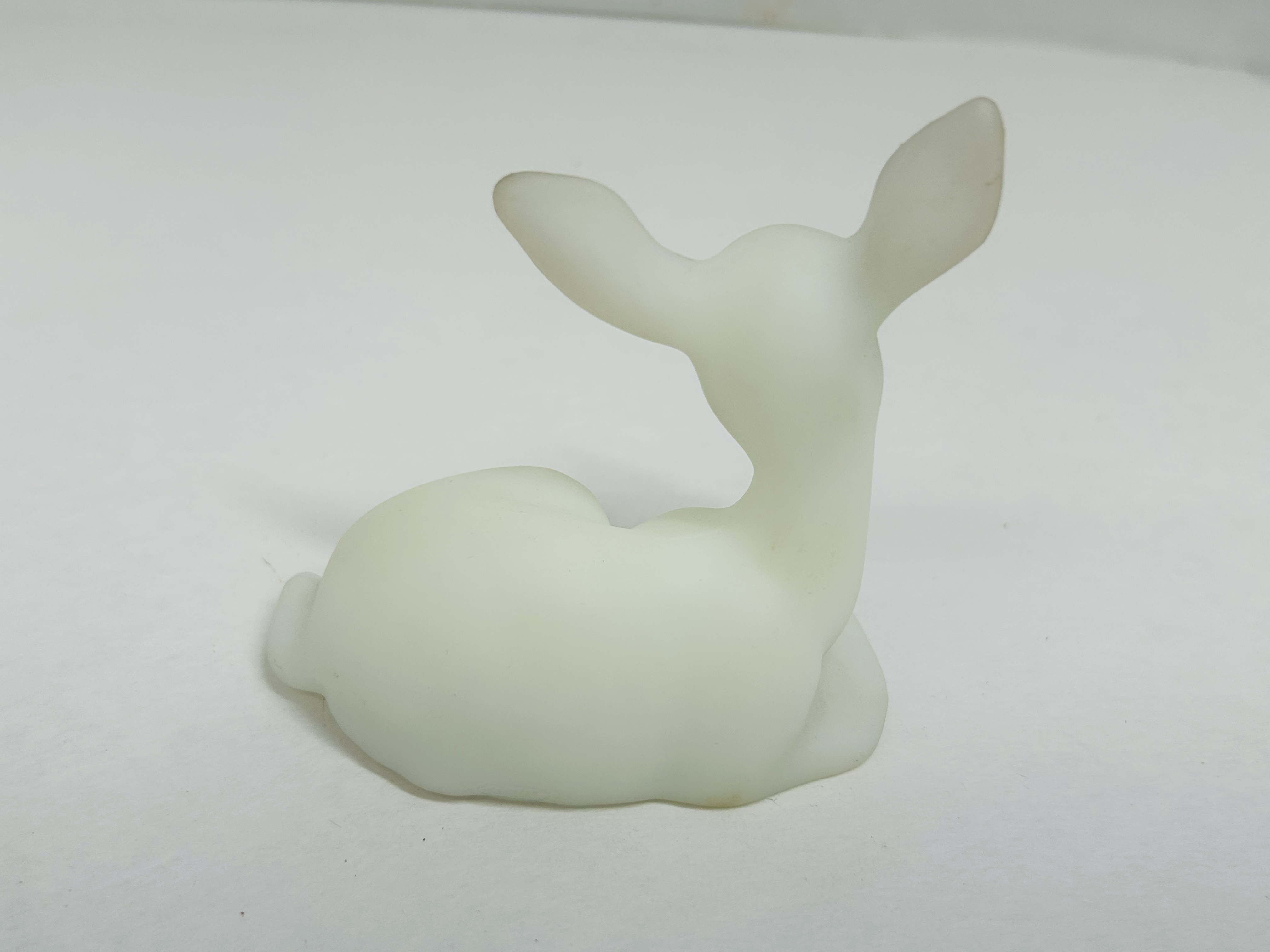 FENTON WHITE SATIN GLASS FAWN