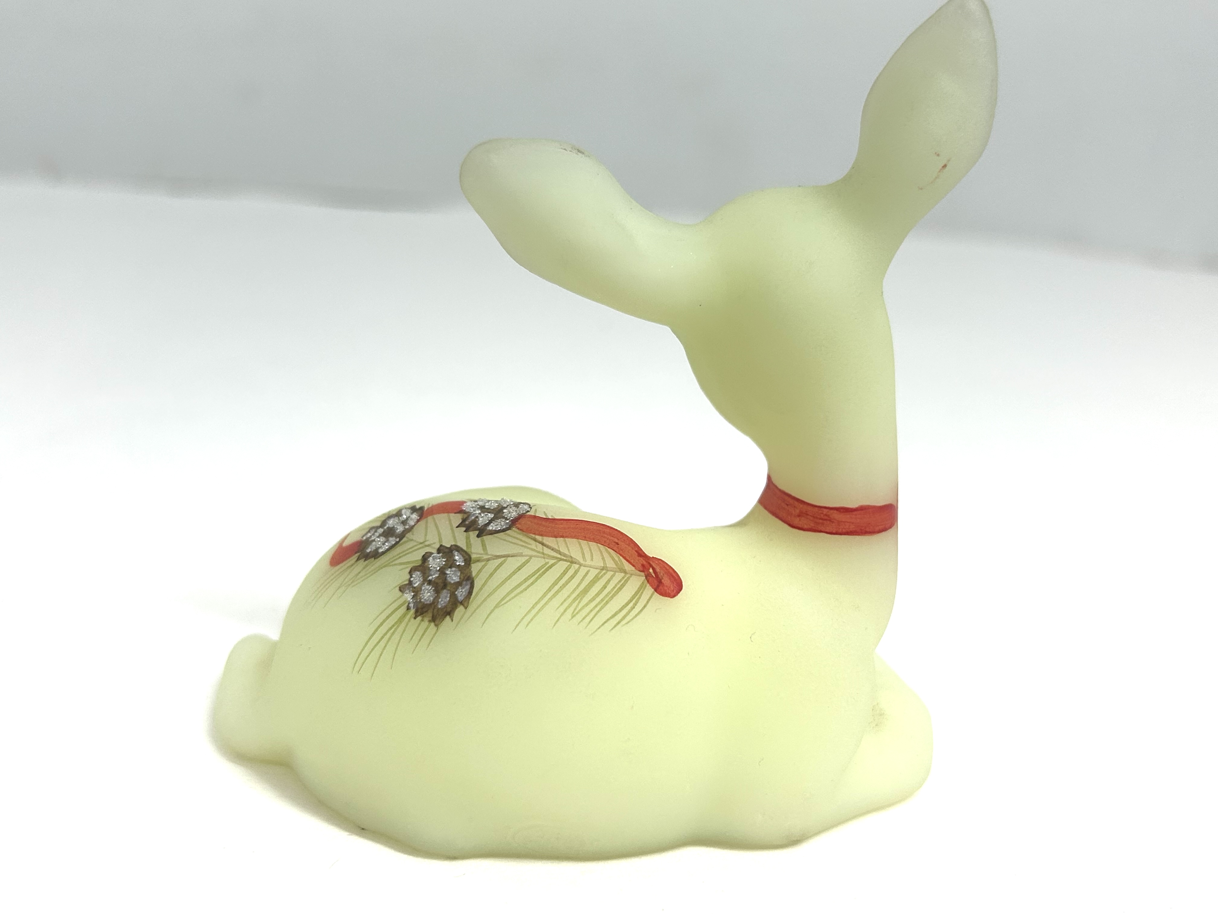 FENTON BURMESE SATIN FAWN, C. 1980