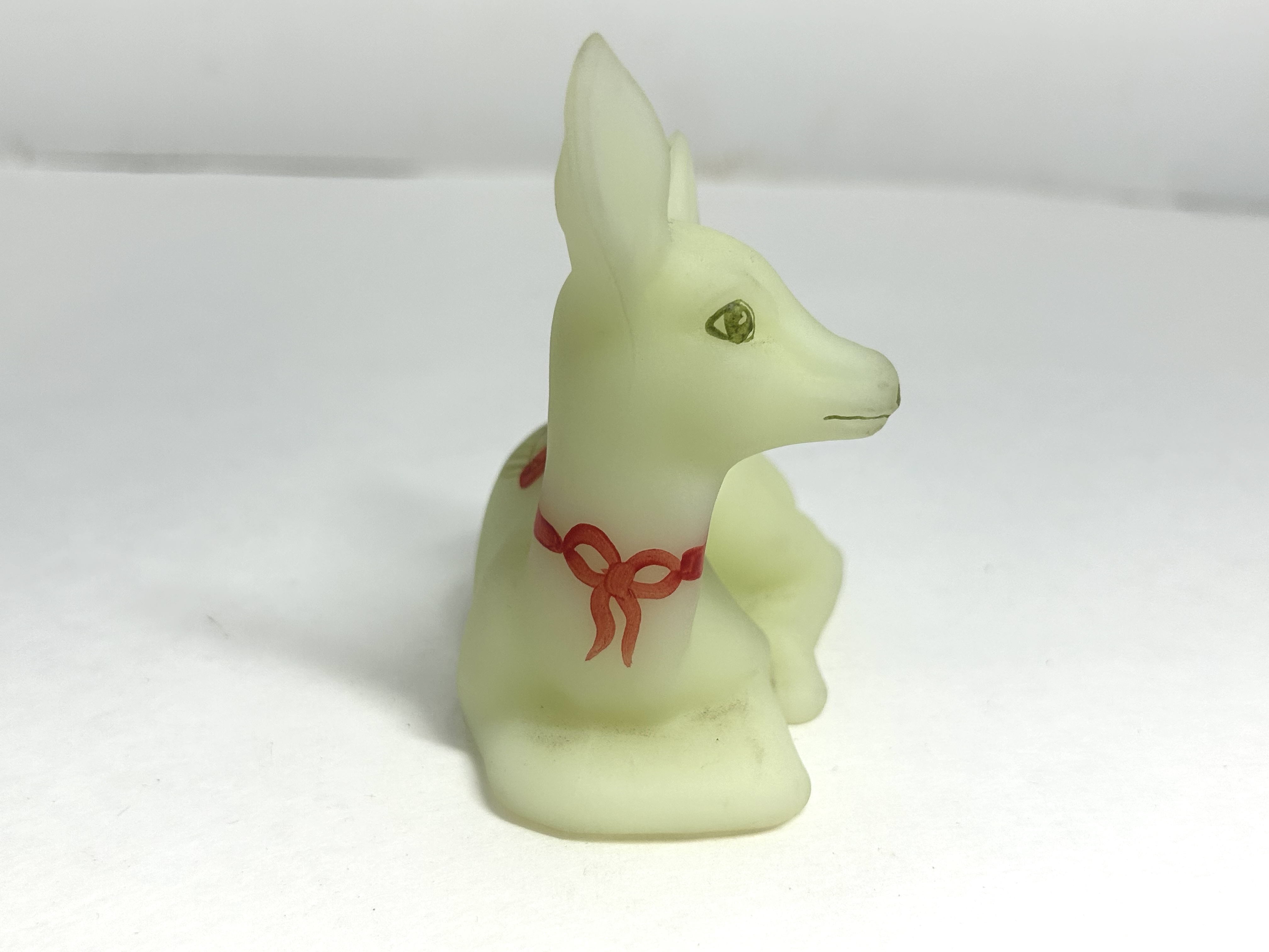 FENTON BURMESE SATIN FAWN, C. 1980