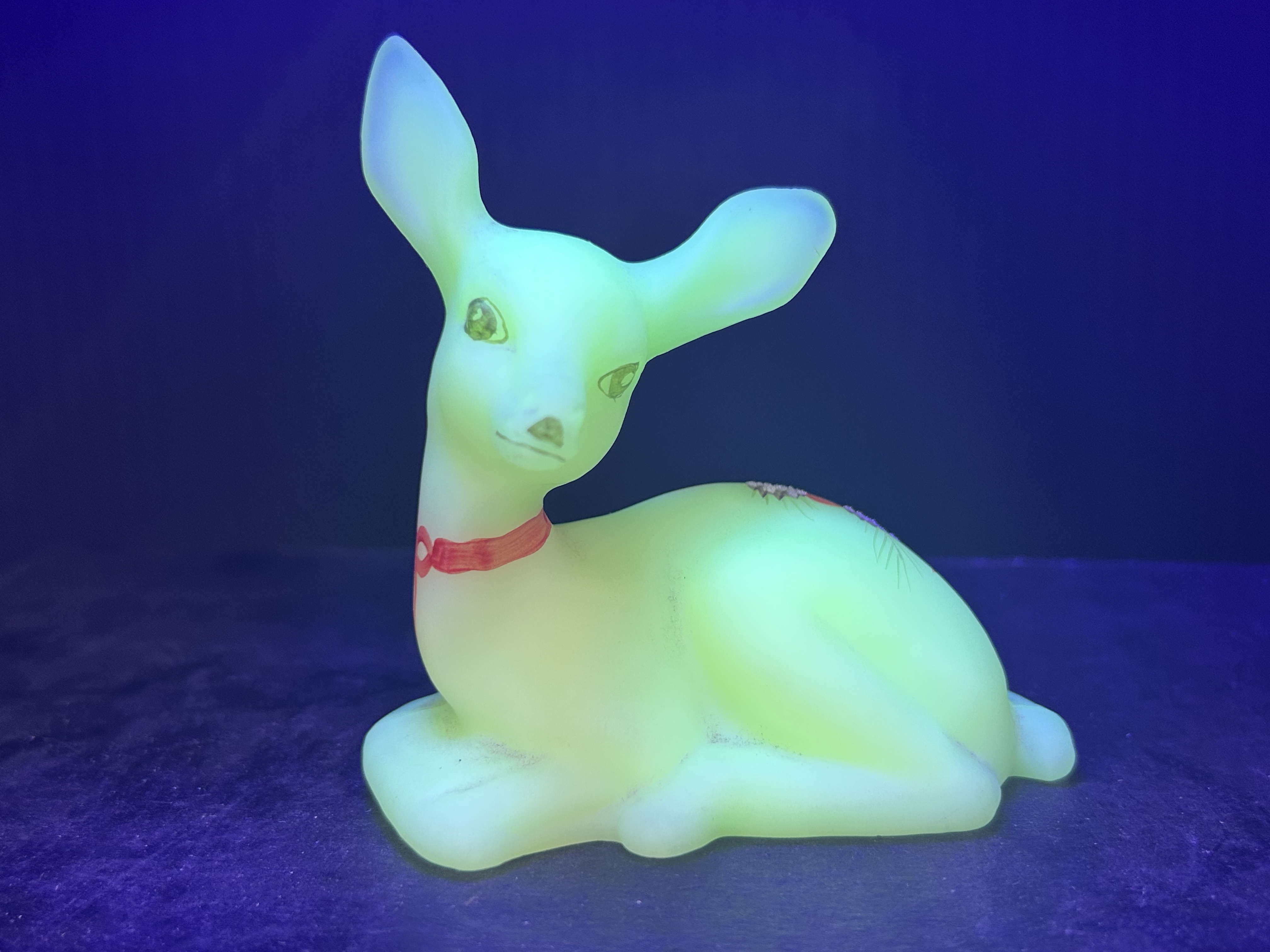 FENTON BURMESE SATIN FAWN, C. 1980