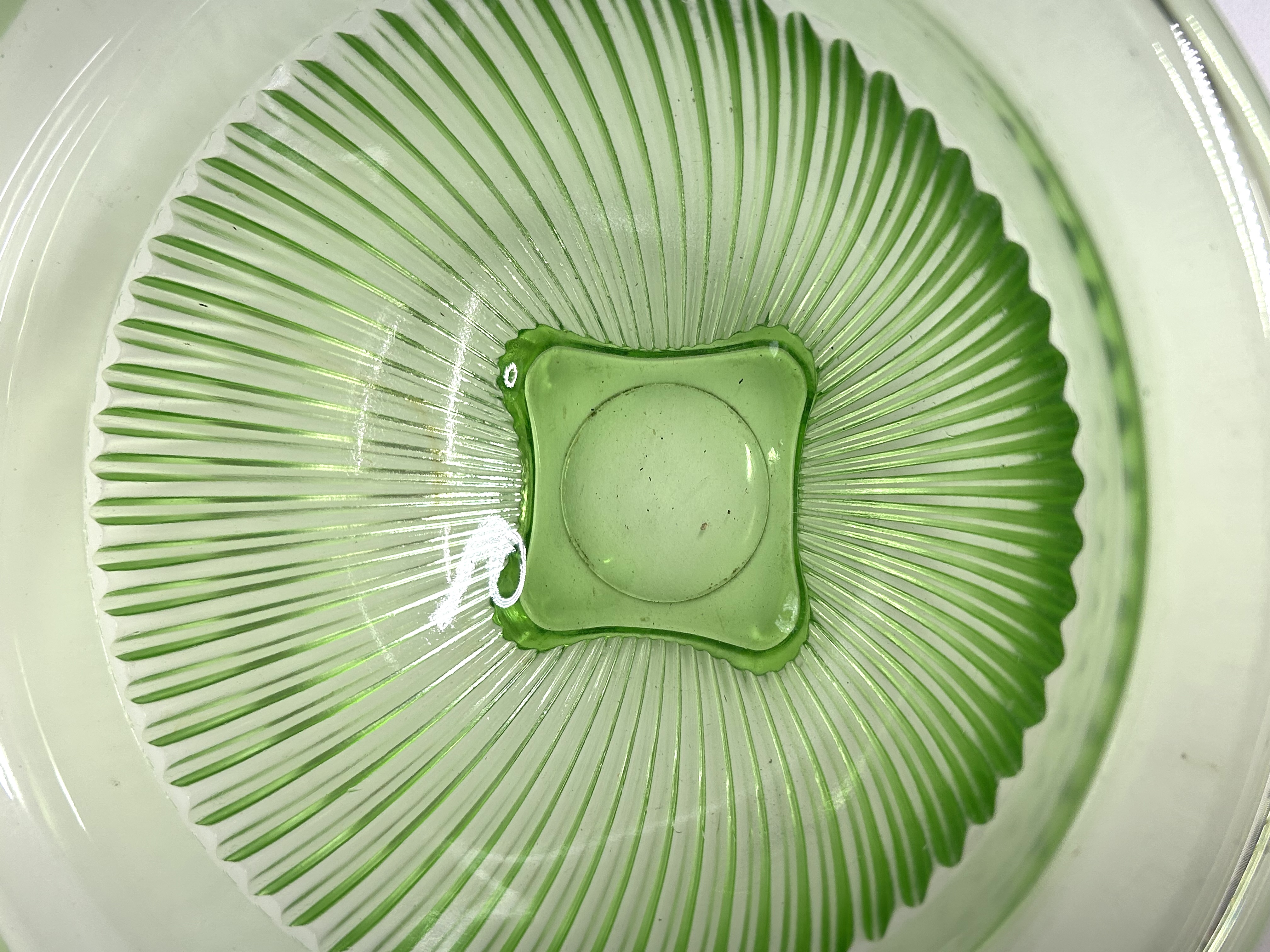 GREEN DEPRESSION URANIUM GLASS BOWL, 1930s