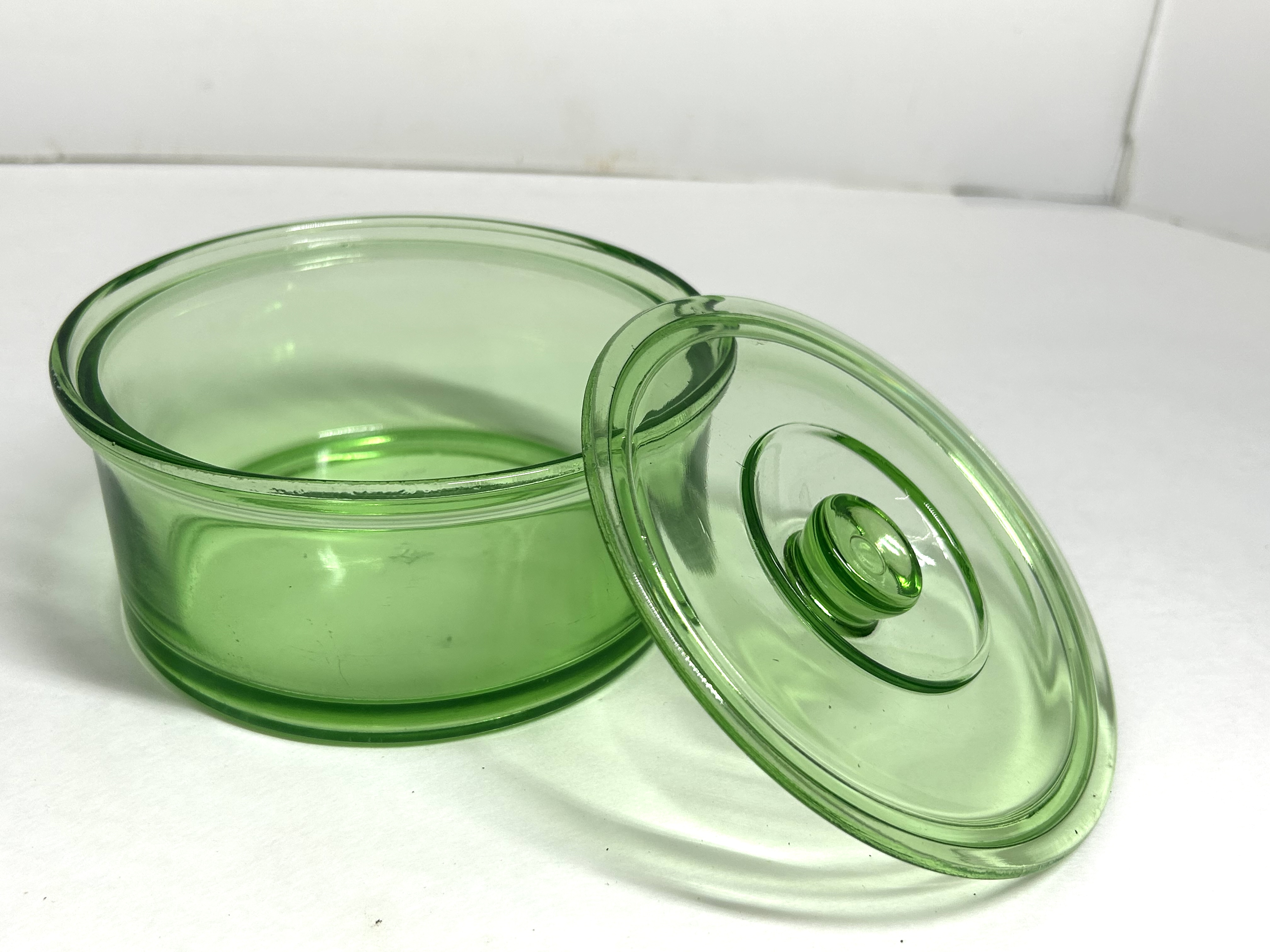 HAZEL-ATLAS URANIUM GLASS COVERED DISH, 1930S