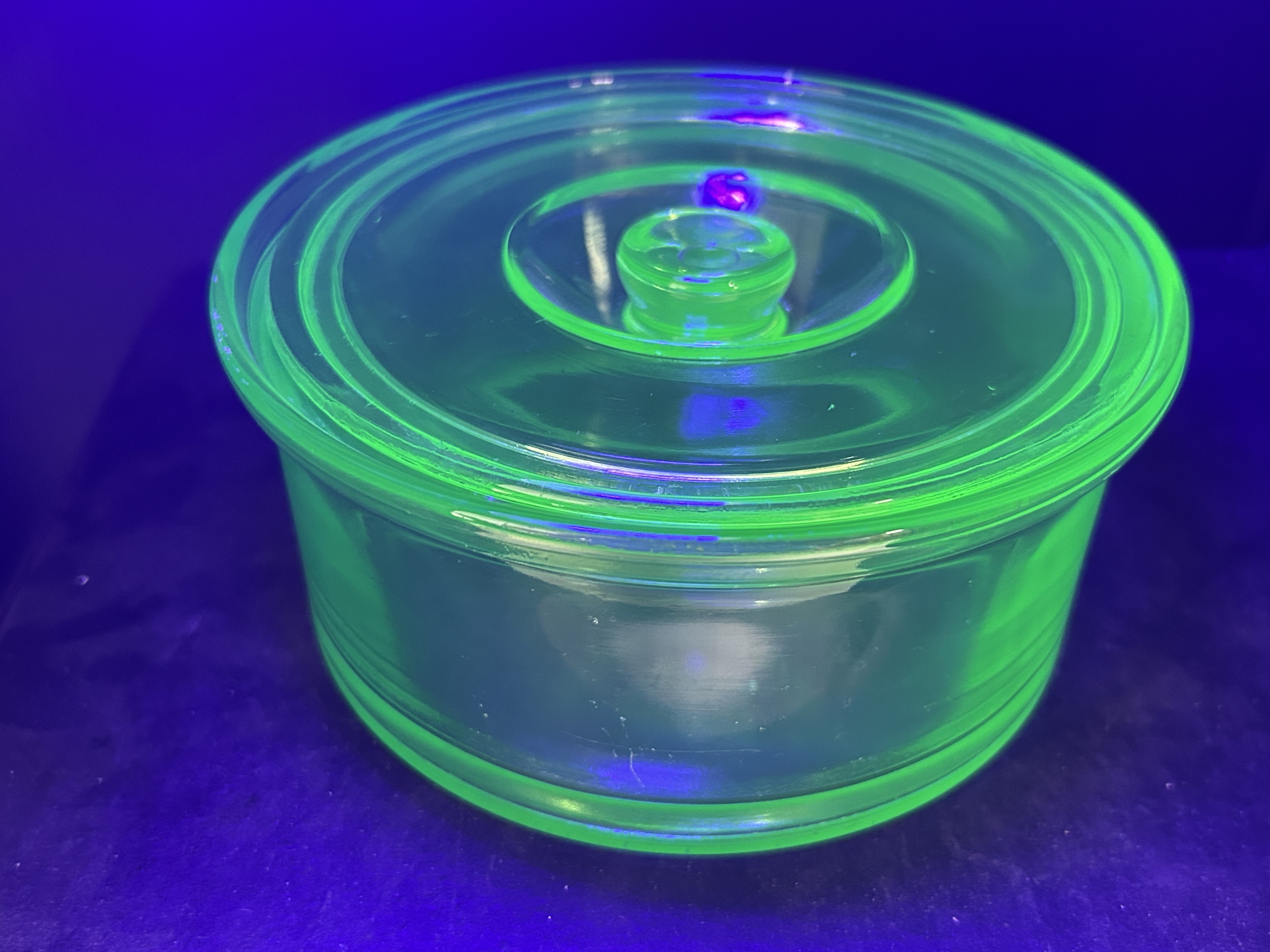 HAZEL-ATLAS URANIUM GLASS COVERED DISH, 1930S