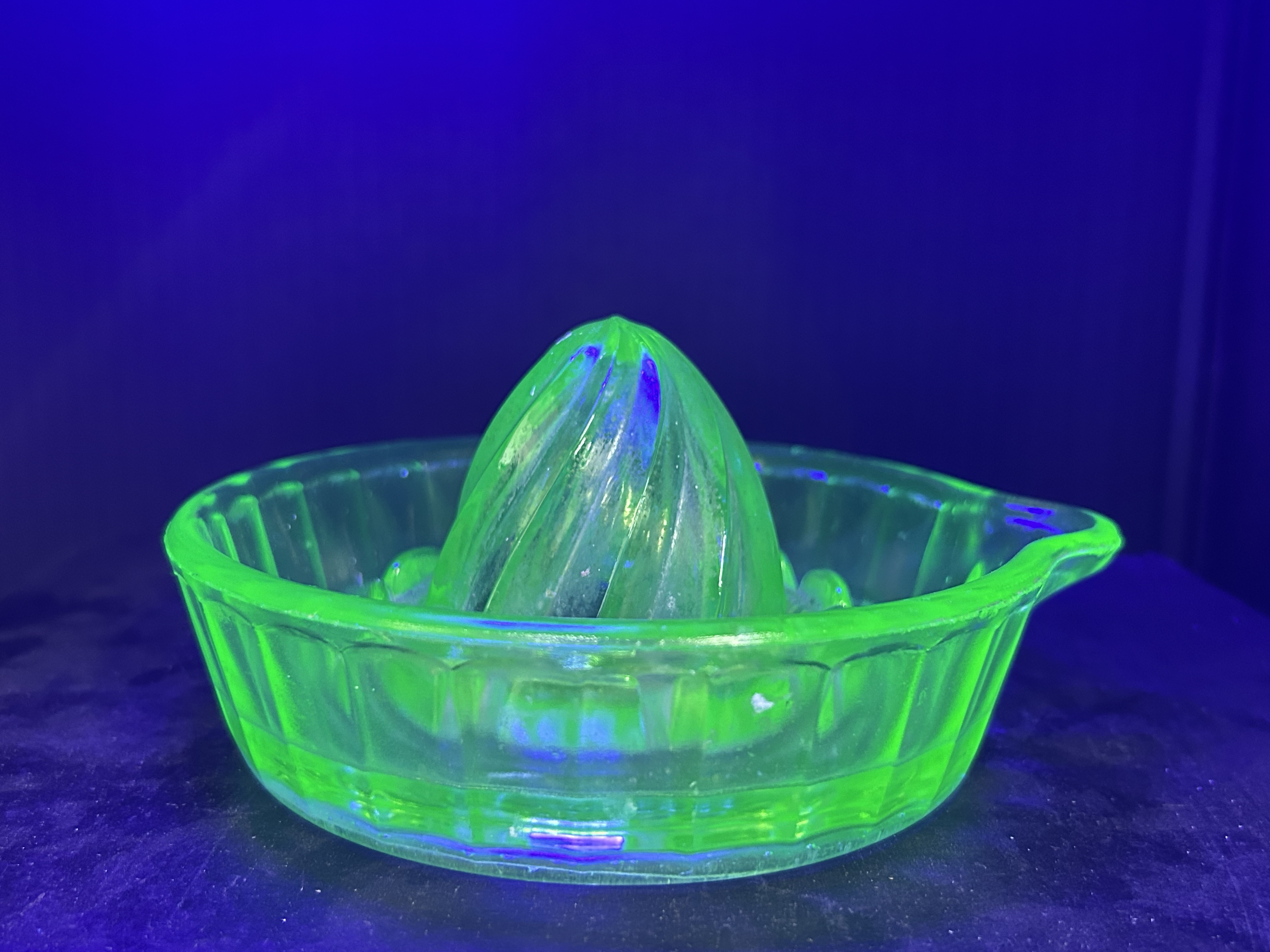 AMERICAN GREEN URANIUM GLASS REAMER, 1930S