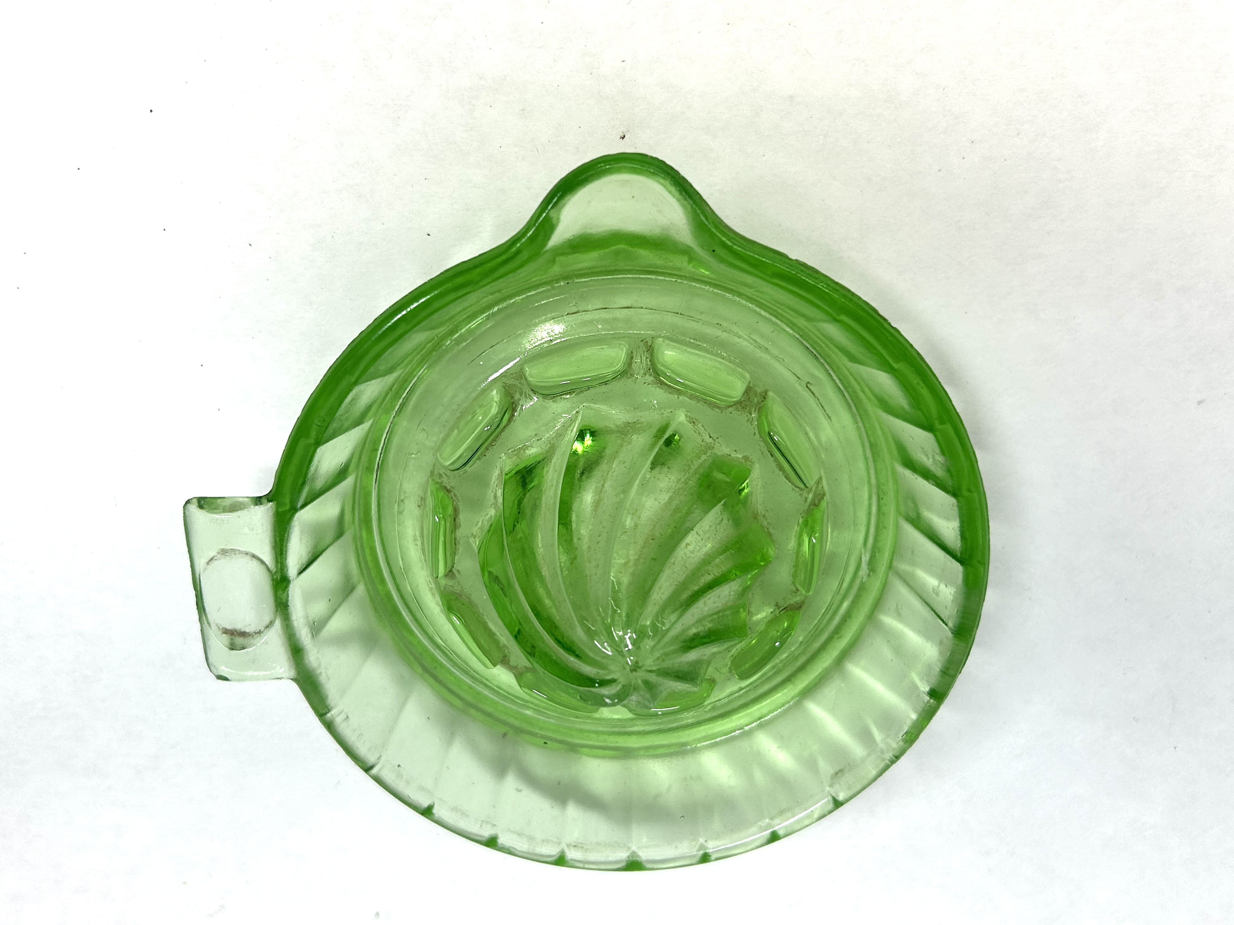 AMERICAN GREEN URANIUM GLASS REAMER, 1930S