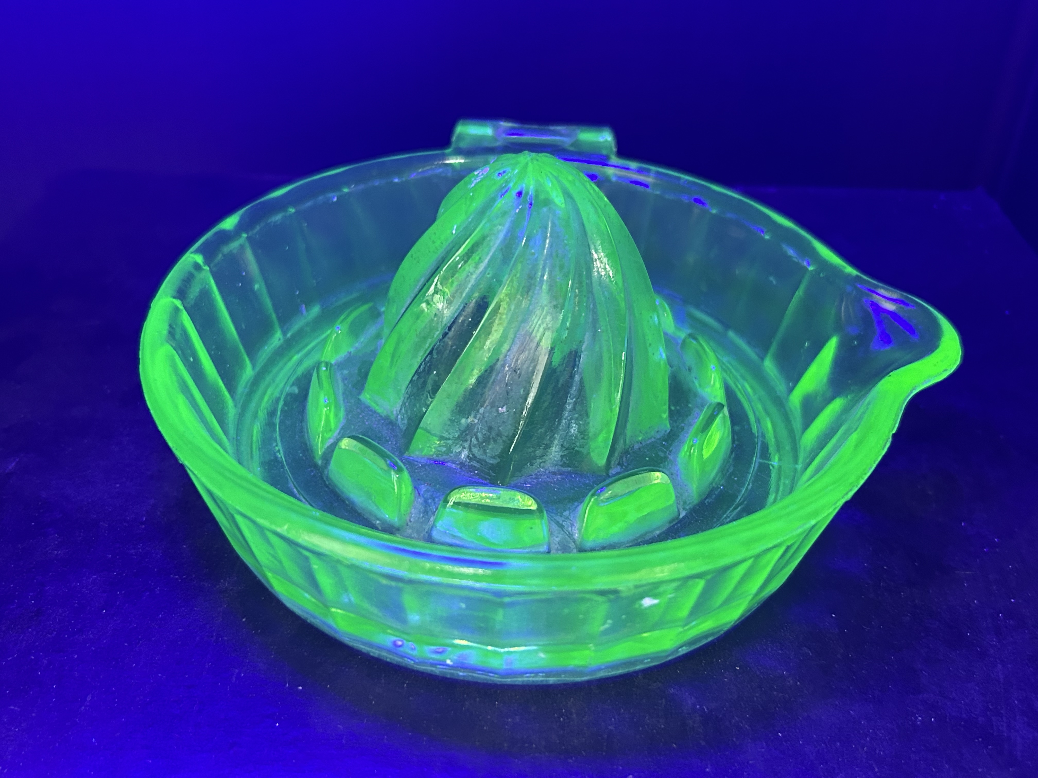 AMERICAN GREEN URANIUM GLASS REAMER, 1930S