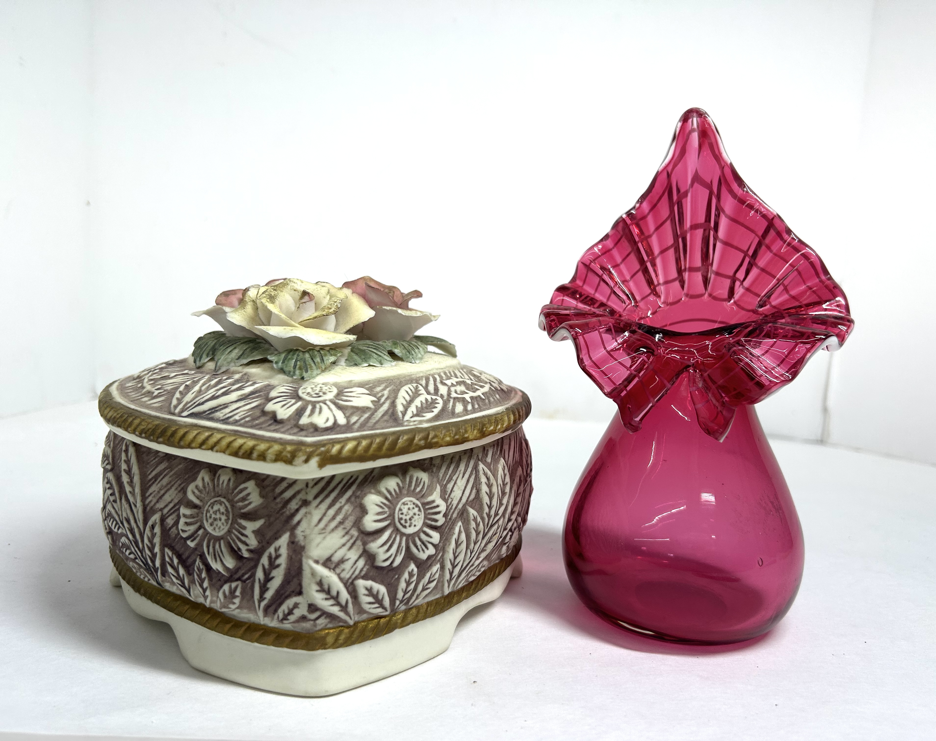 CRANBERRY GLASS AND CERAMIC DECORATIVE ITEMS