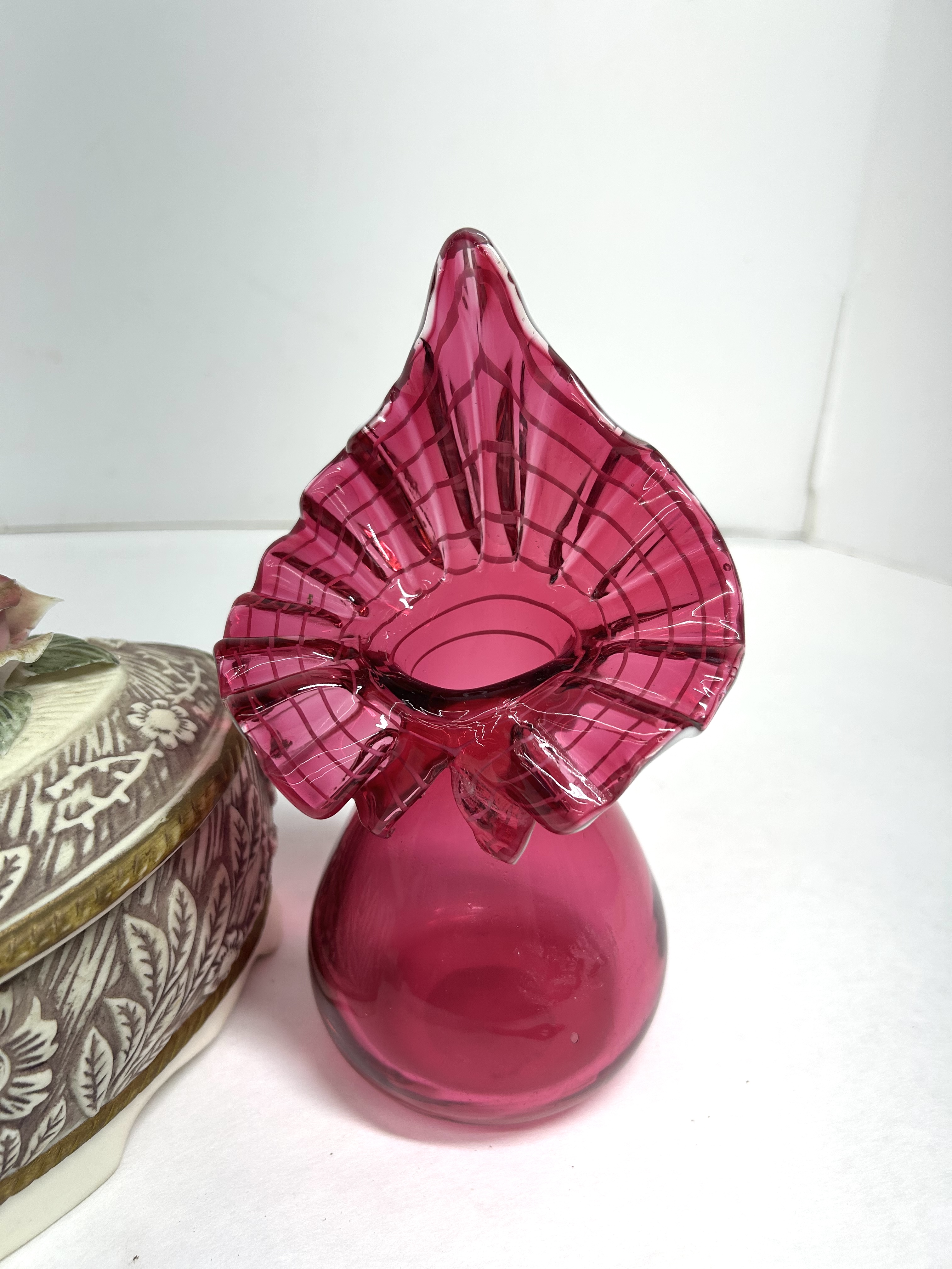 CRANBERRY GLASS AND CERAMIC DECORATIVE ITEMS
