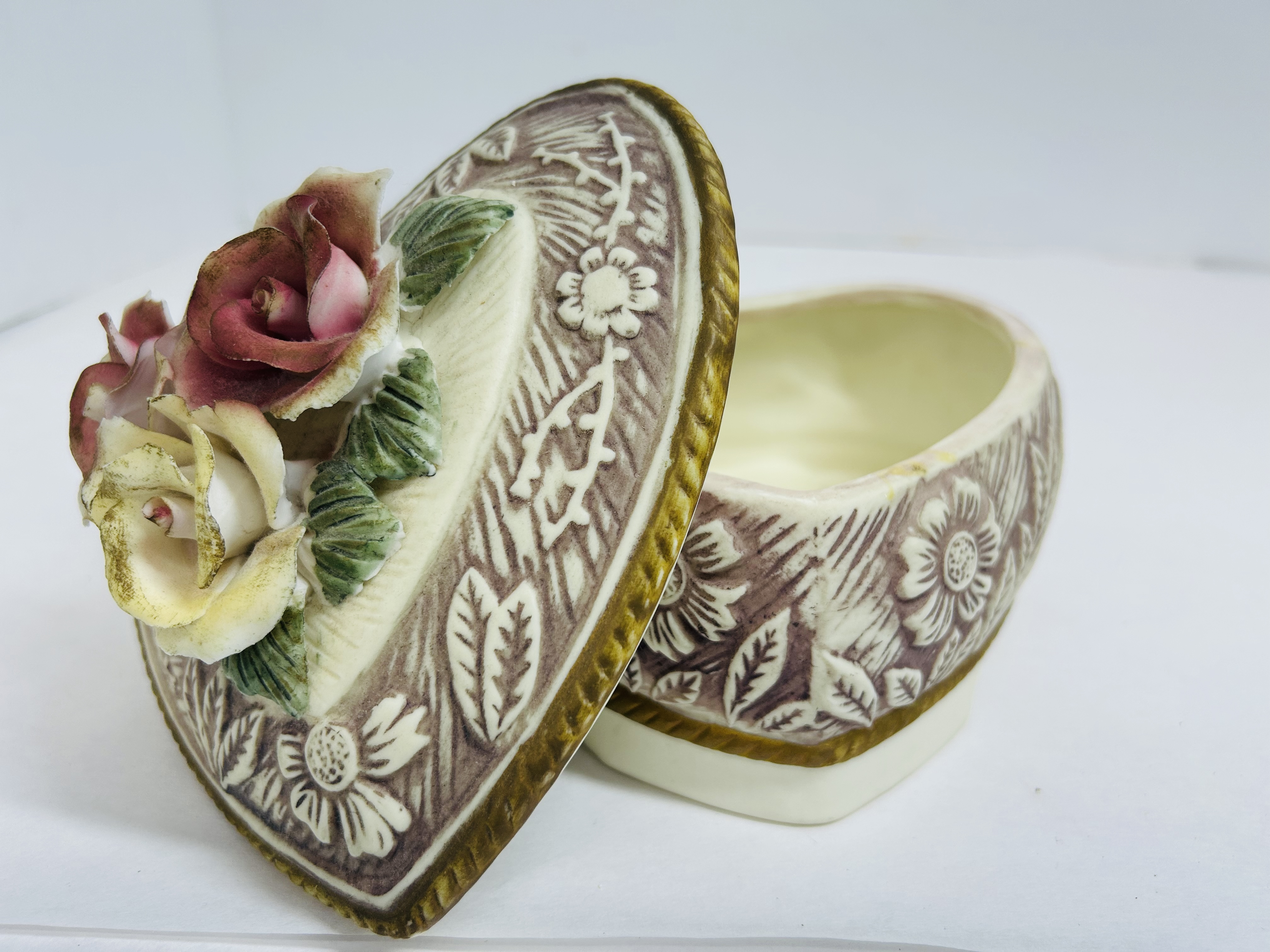 CRANBERRY GLASS AND CERAMIC DECORATIVE ITEMS