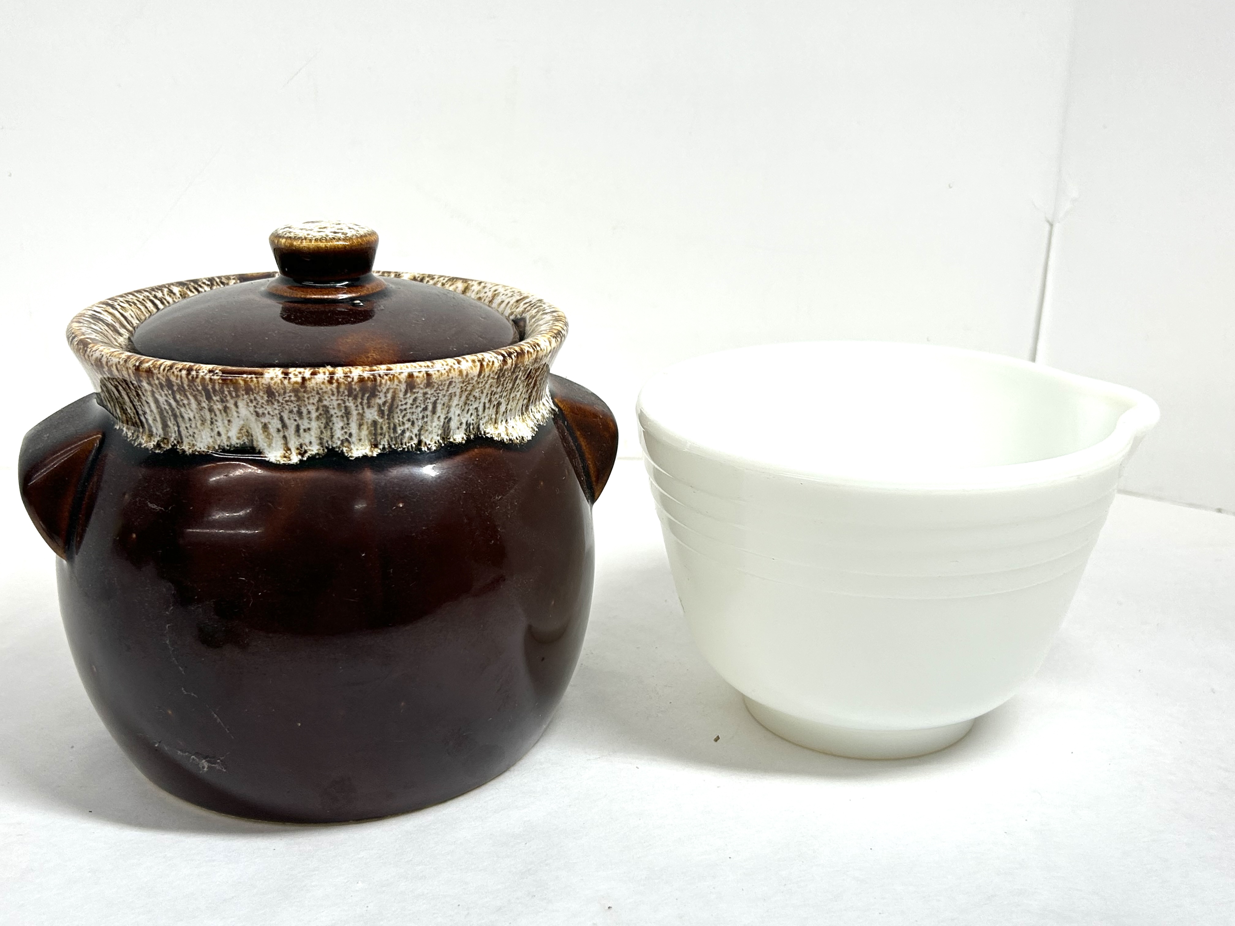 HULL STYLE AND PYREX KITCHENWARE, 1950