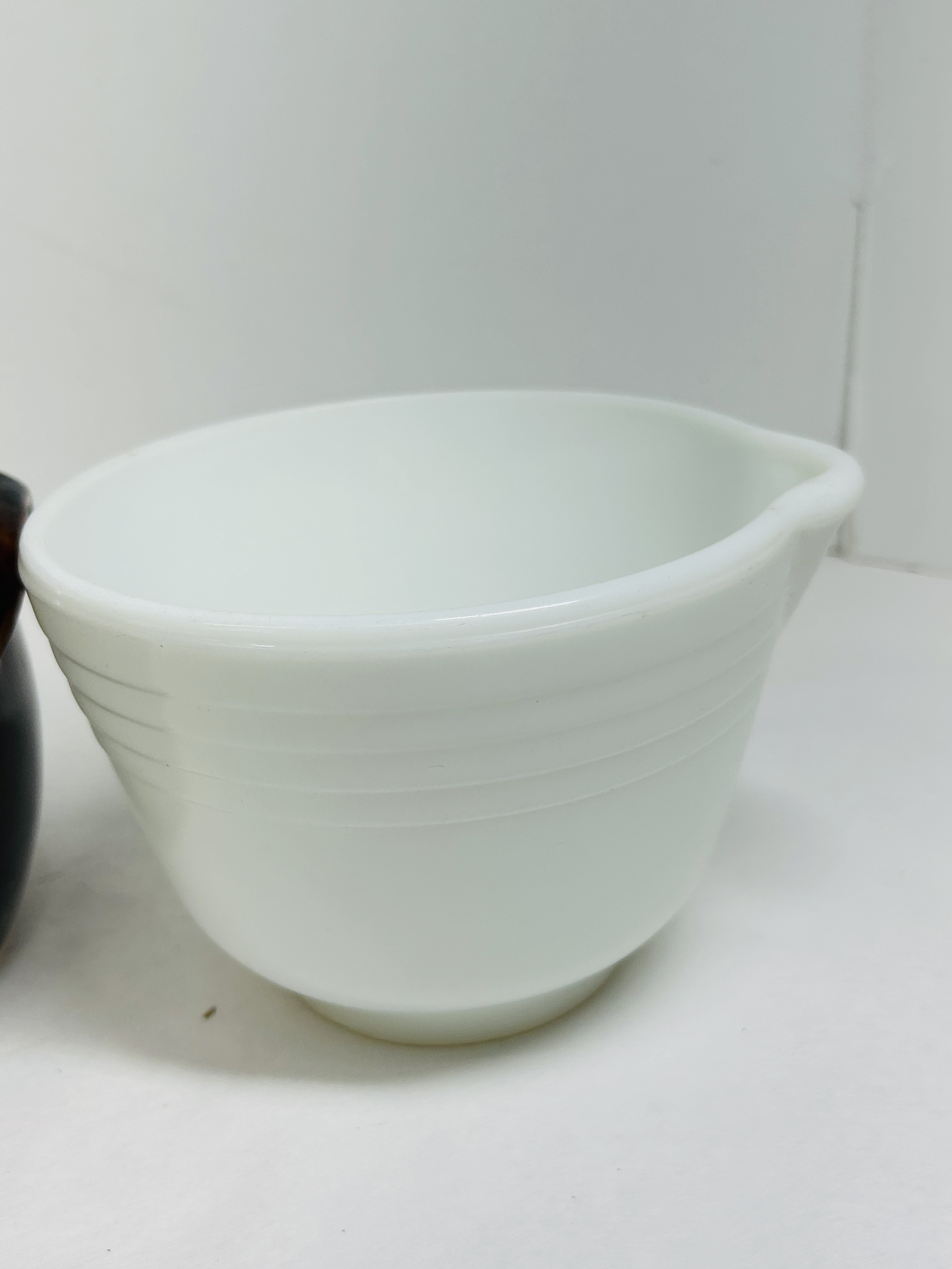 HULL STYLE AND PYREX KITCHENWARE, 1950