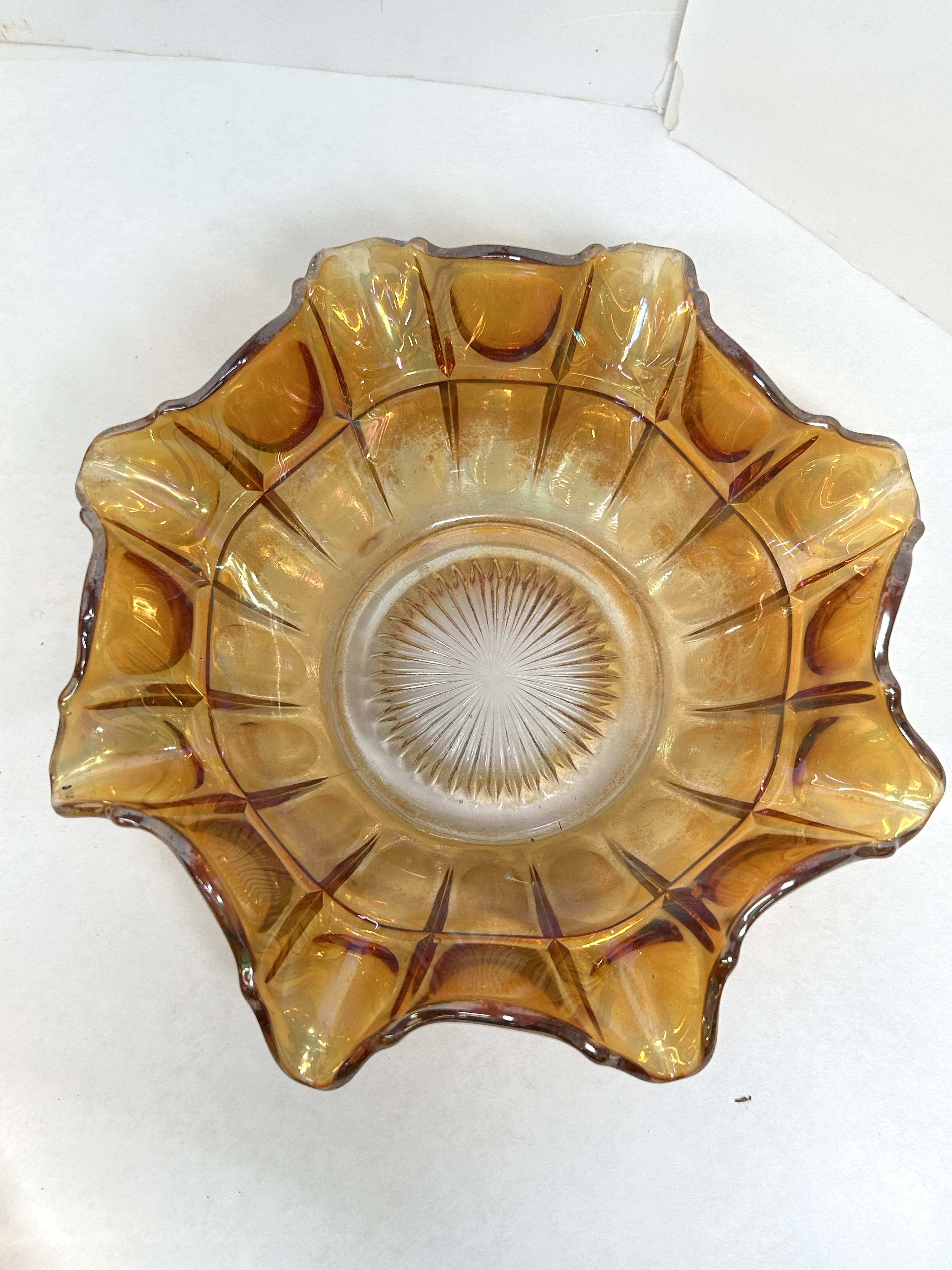 FIVE MARIGOLD IRIDESCENT GLASS BOWLS, C. 1930-1950