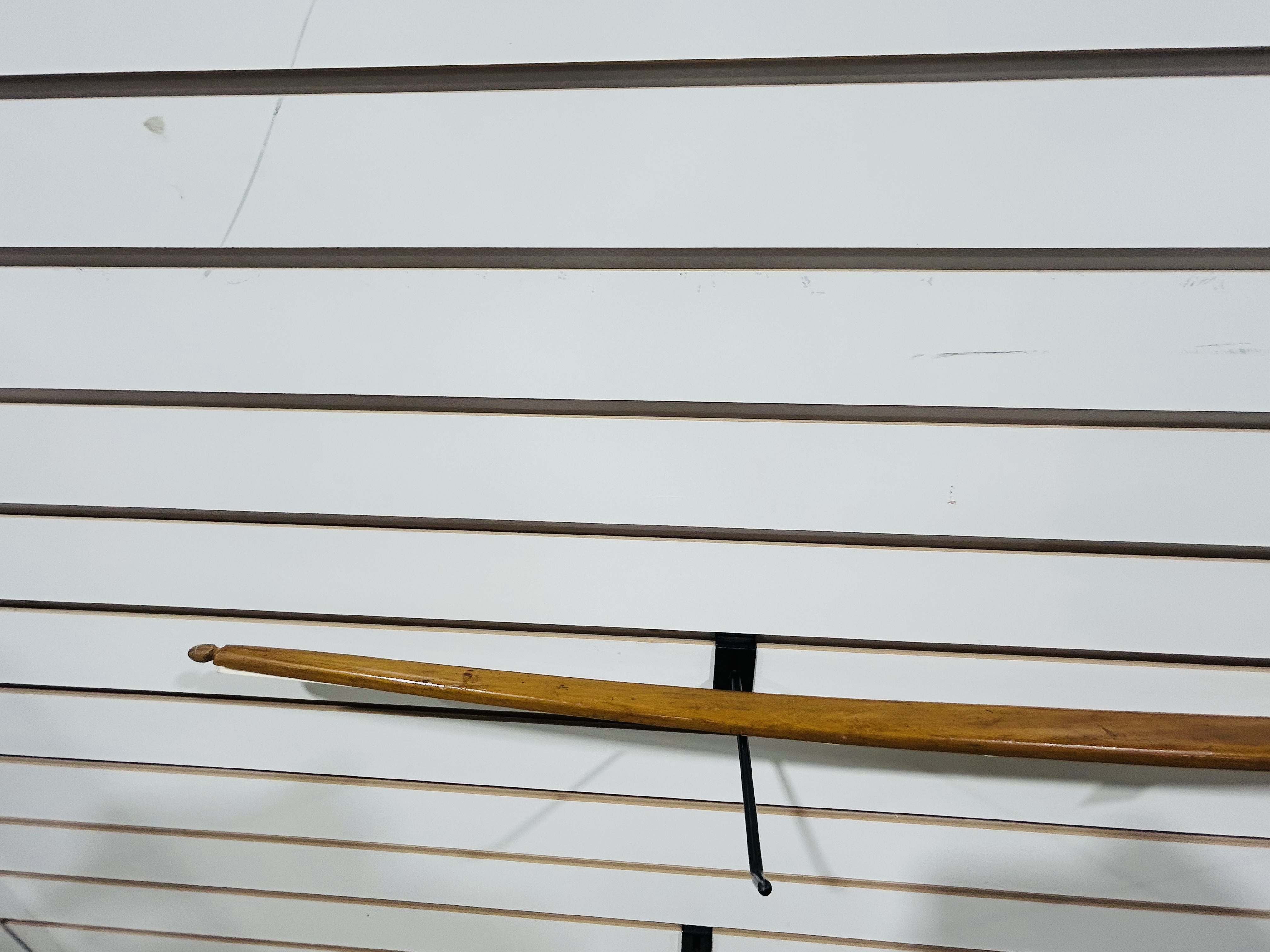 VINTAGE WOODEN LONGBOW, MID-20TH CENTURY