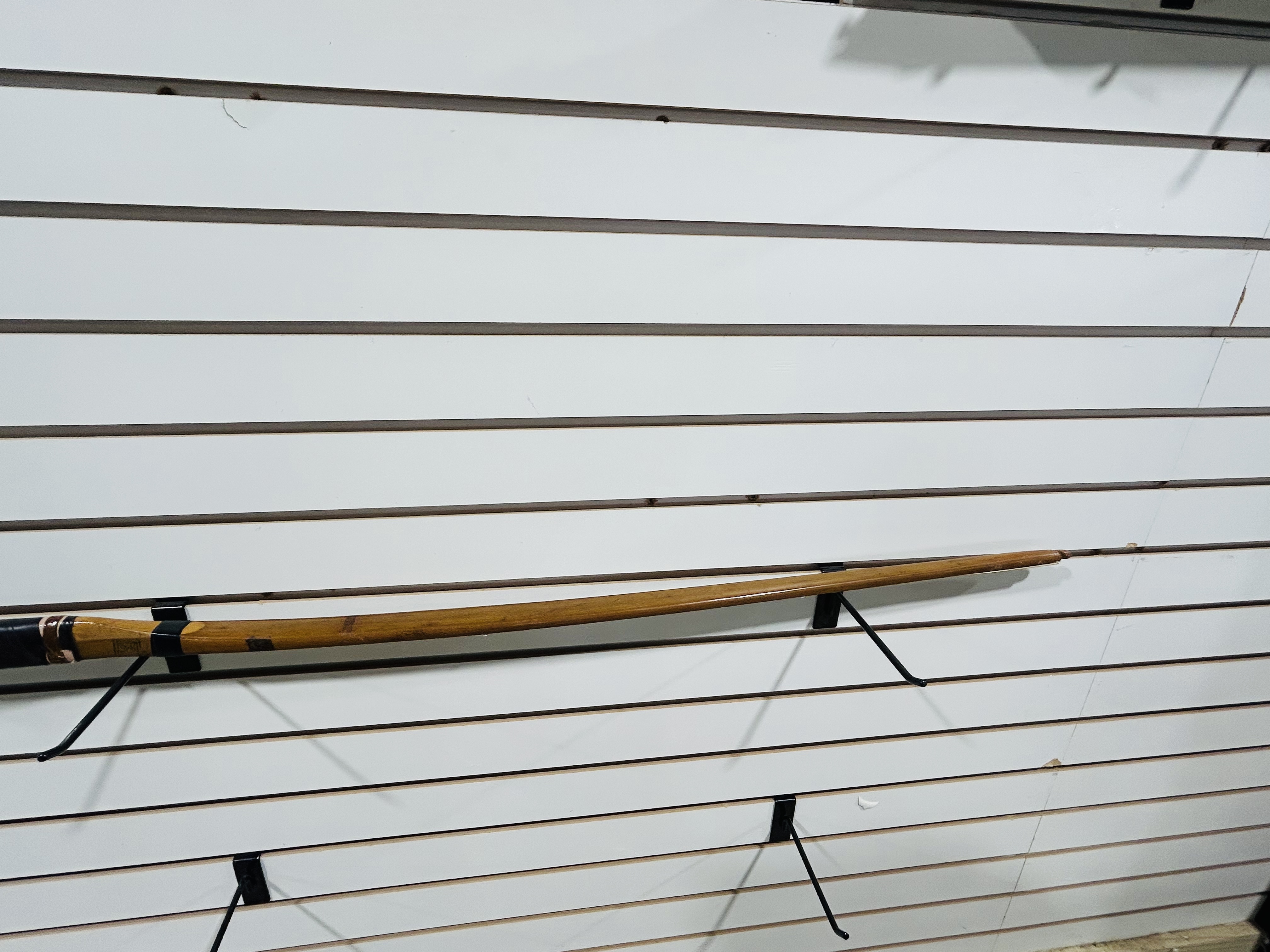 VINTAGE WOODEN LONGBOW, MID-20TH CENTURY