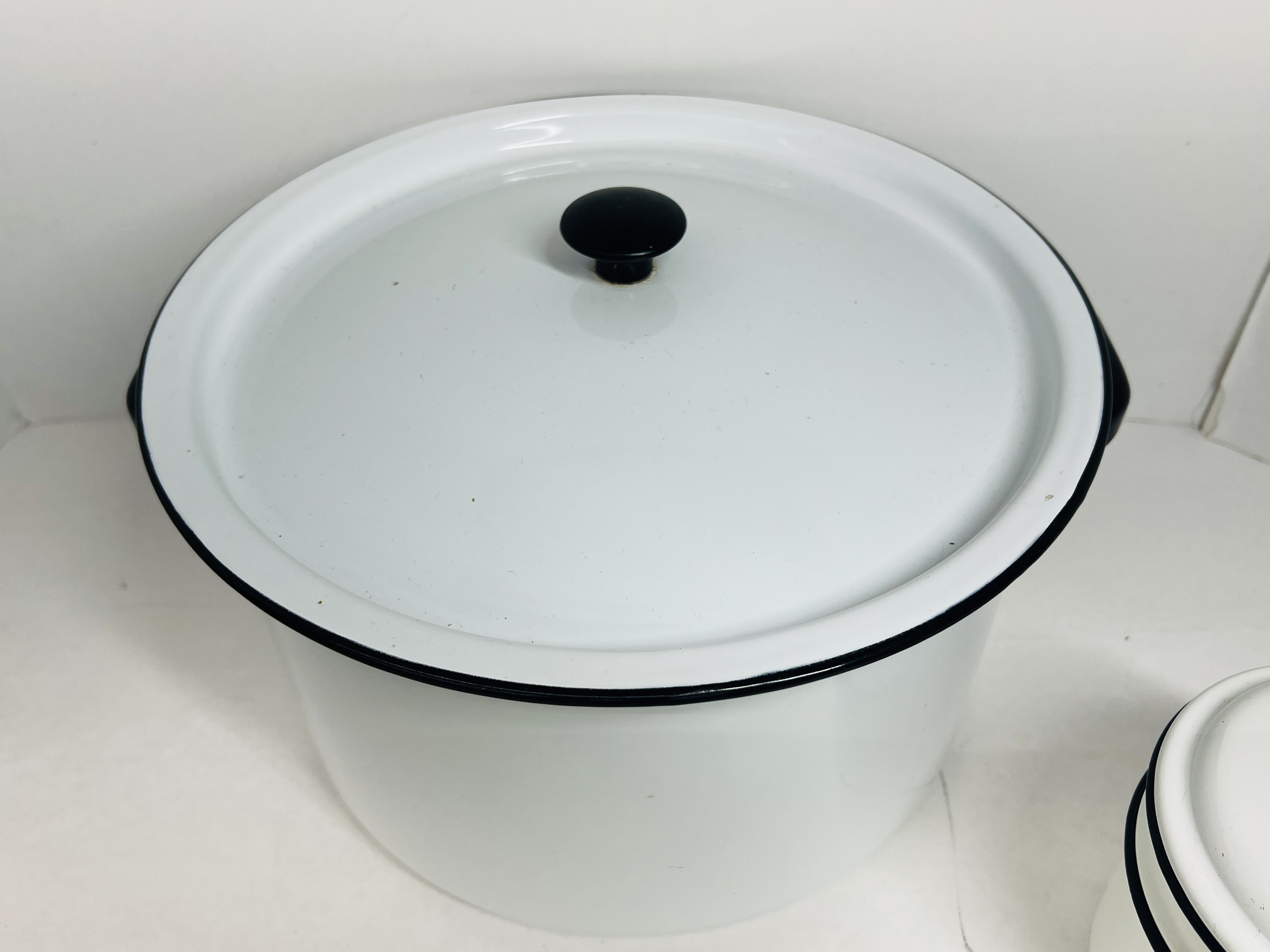 MID-CENTURY WHITE ENAMELWARE KITCHEN GROUP