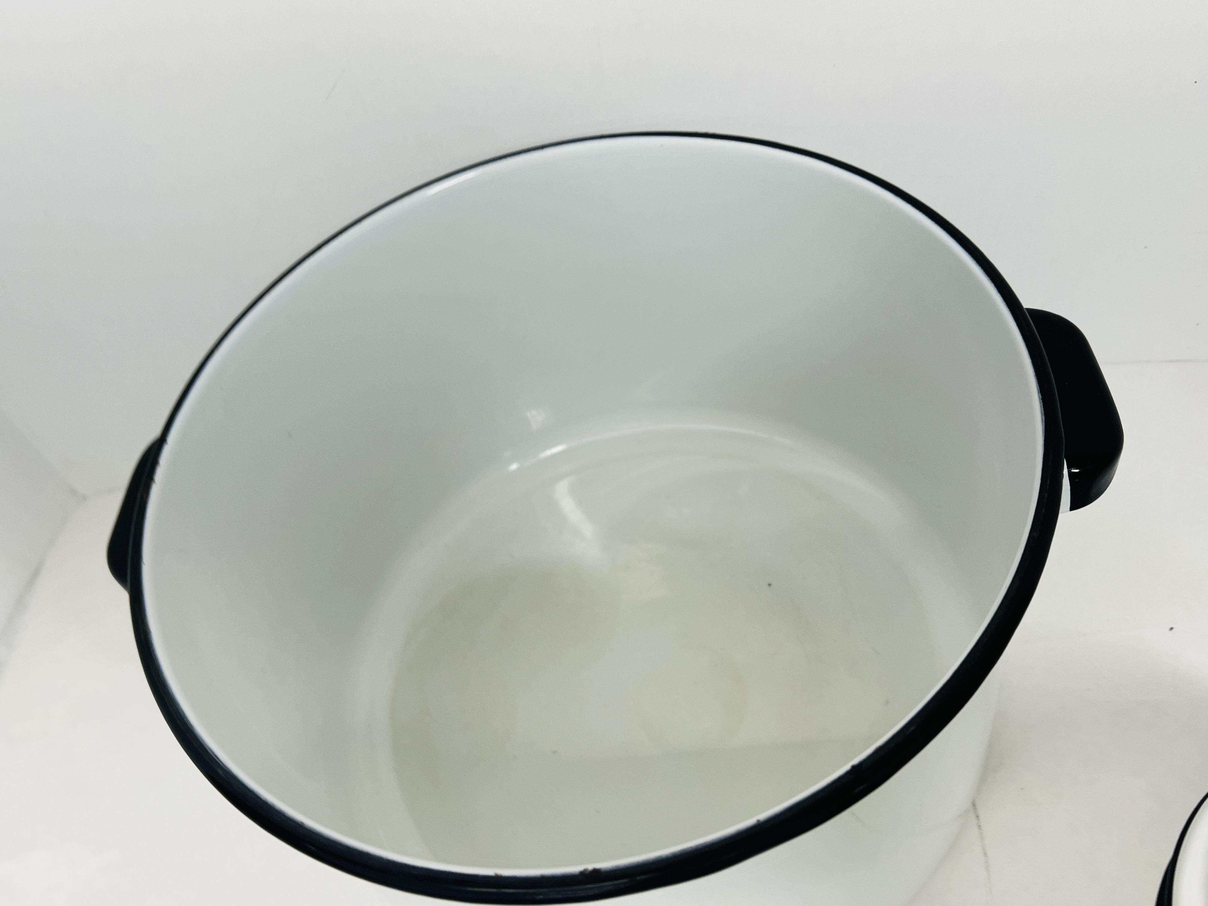 MID-CENTURY WHITE ENAMELWARE KITCHEN GROUP