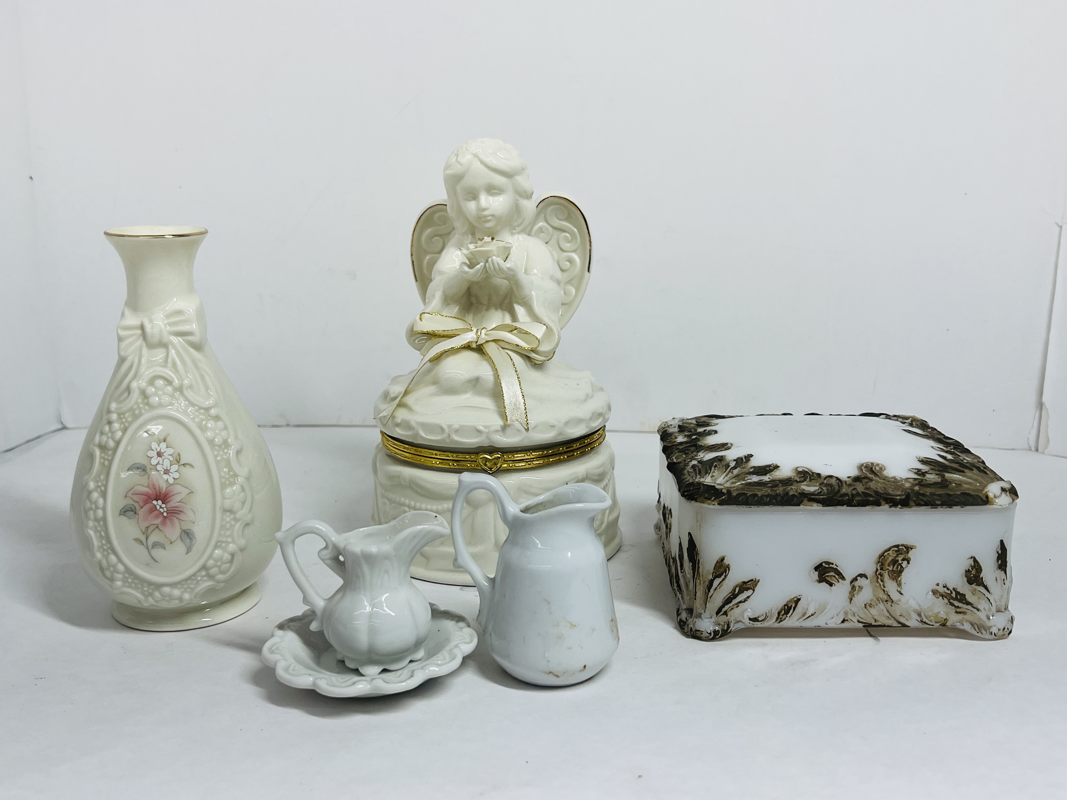 COLLECTION OF VINTAGE CERAMICS AND GLASS