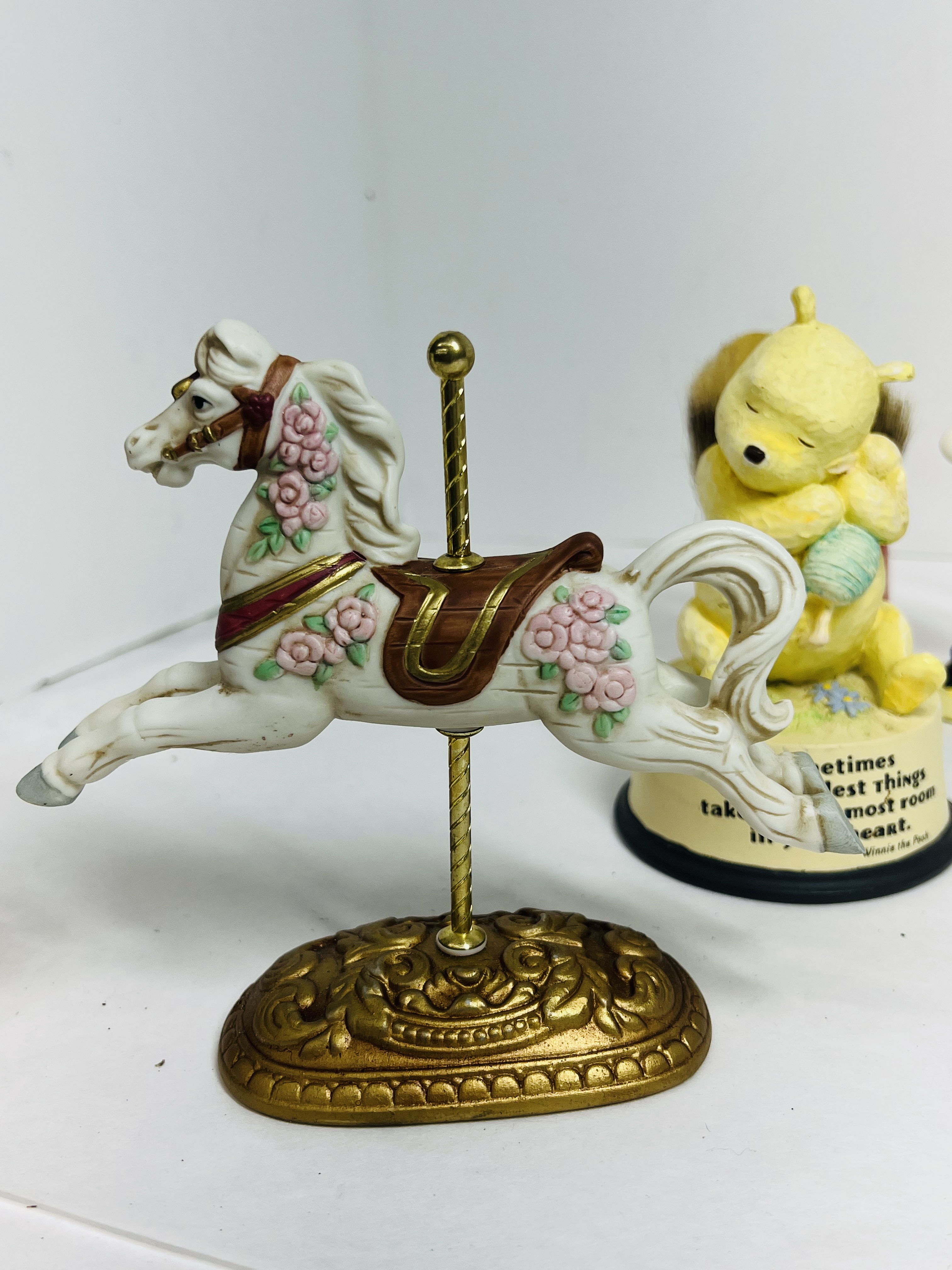 HERITAGE HOUSE AND ASSORTED FIGURINES, 20TH CENTURY