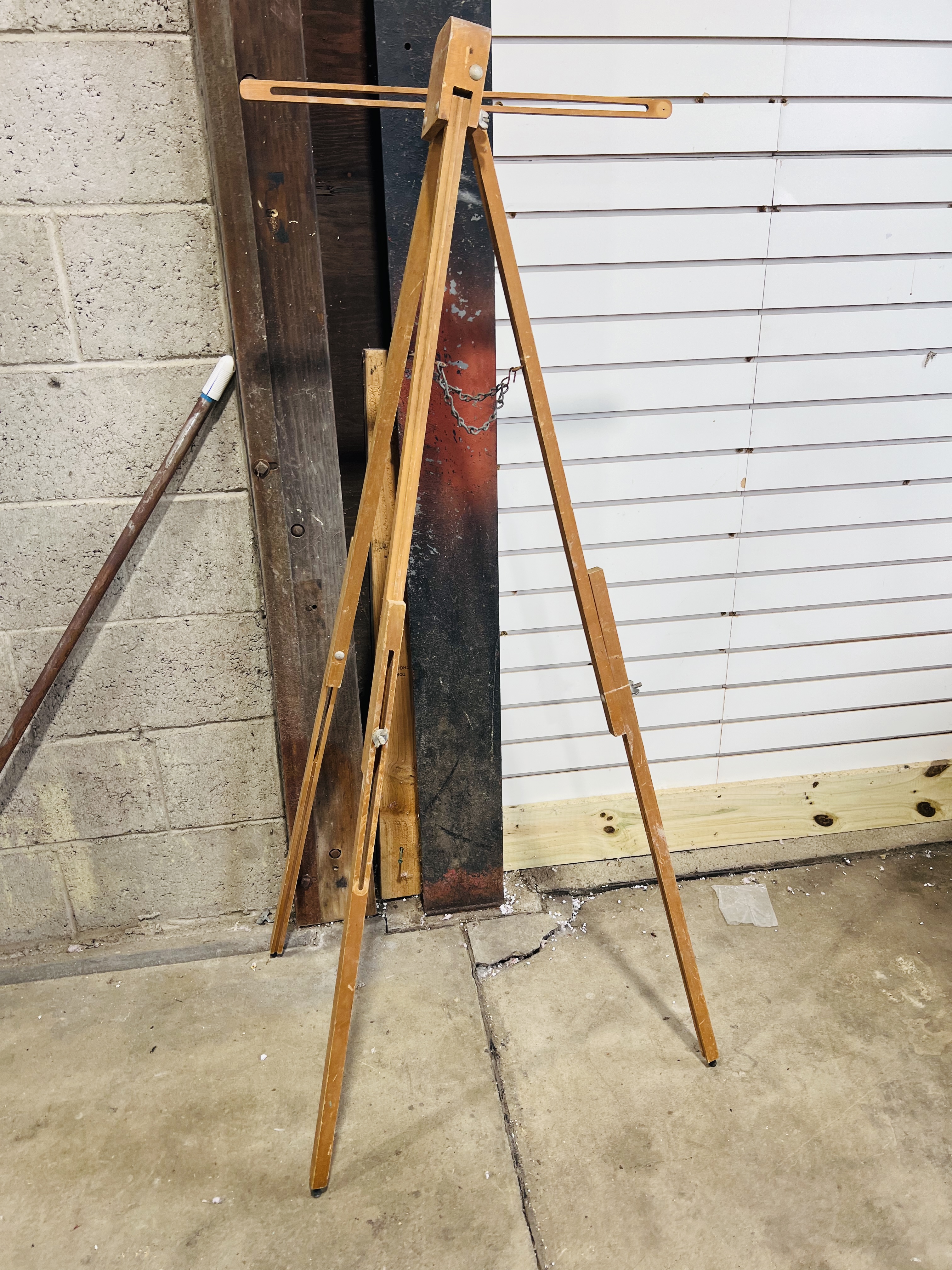 VINTAGE WOODEN ARTIST'S FIELD KIT