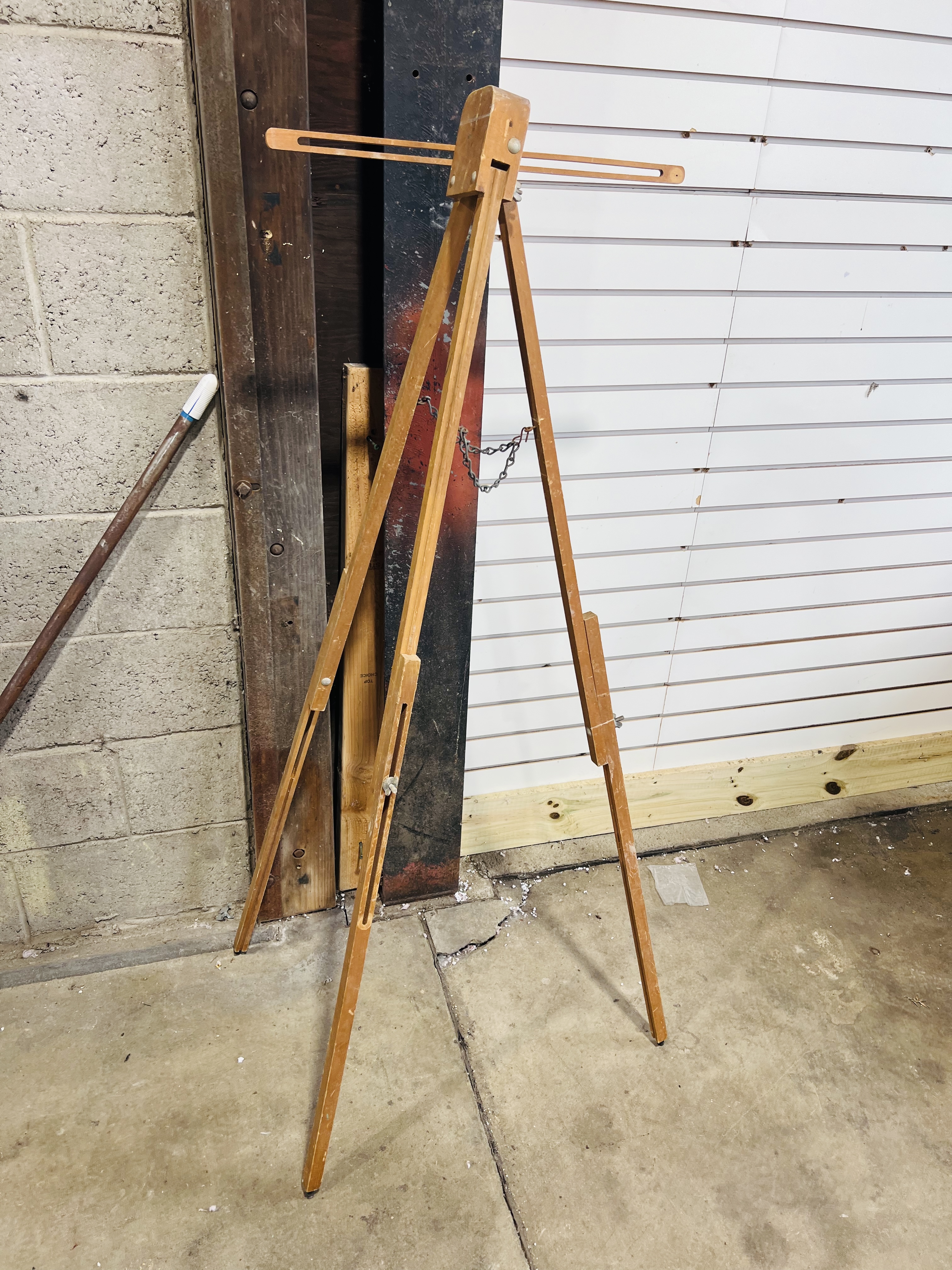 VINTAGE WOODEN ARTIST'S FIELD KIT