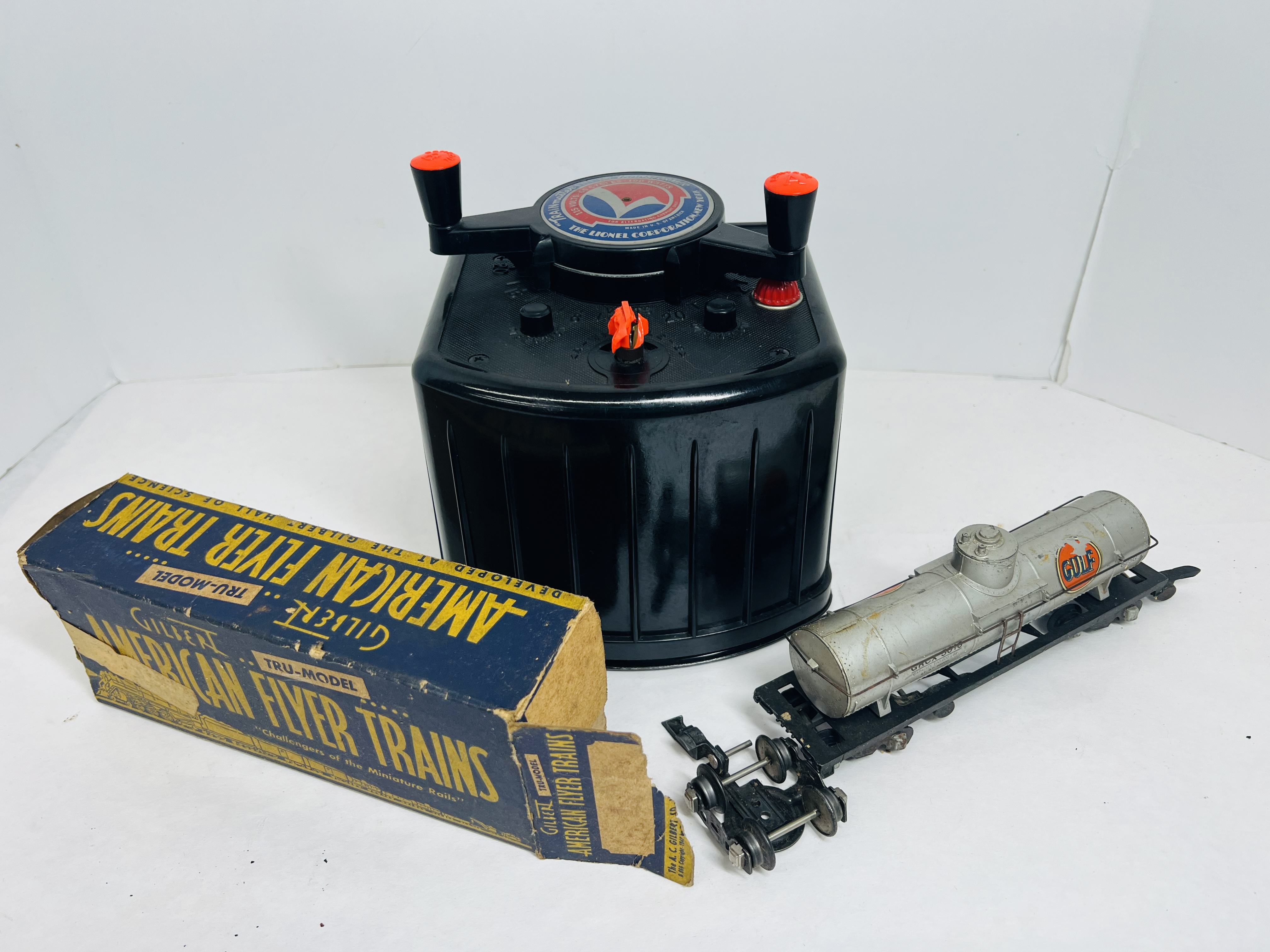 LIONEL AND AMERICAN FLYER TRAINS, CIRCA 1950