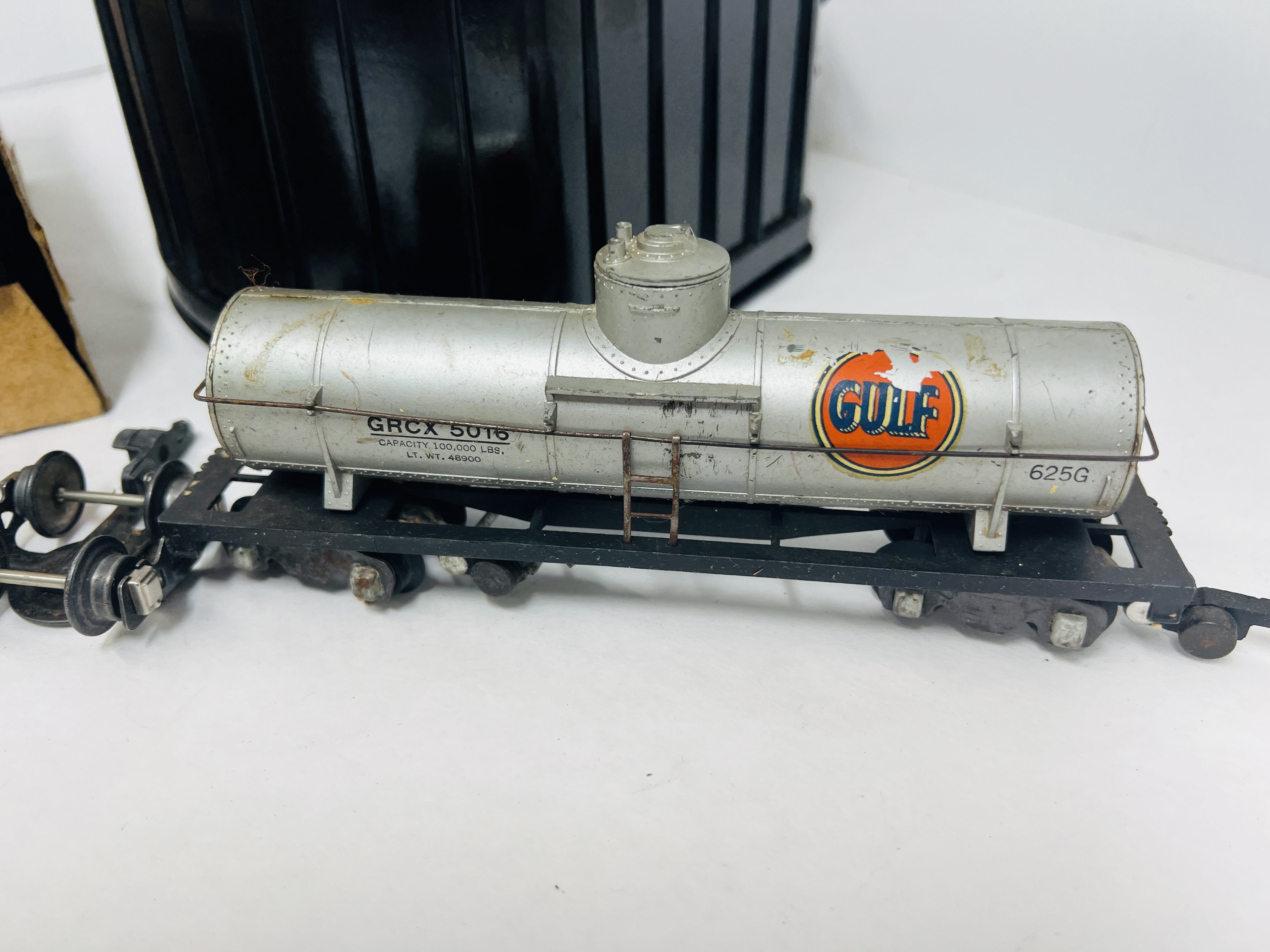 LIONEL AND AMERICAN FLYER TRAINS, CIRCA 1950