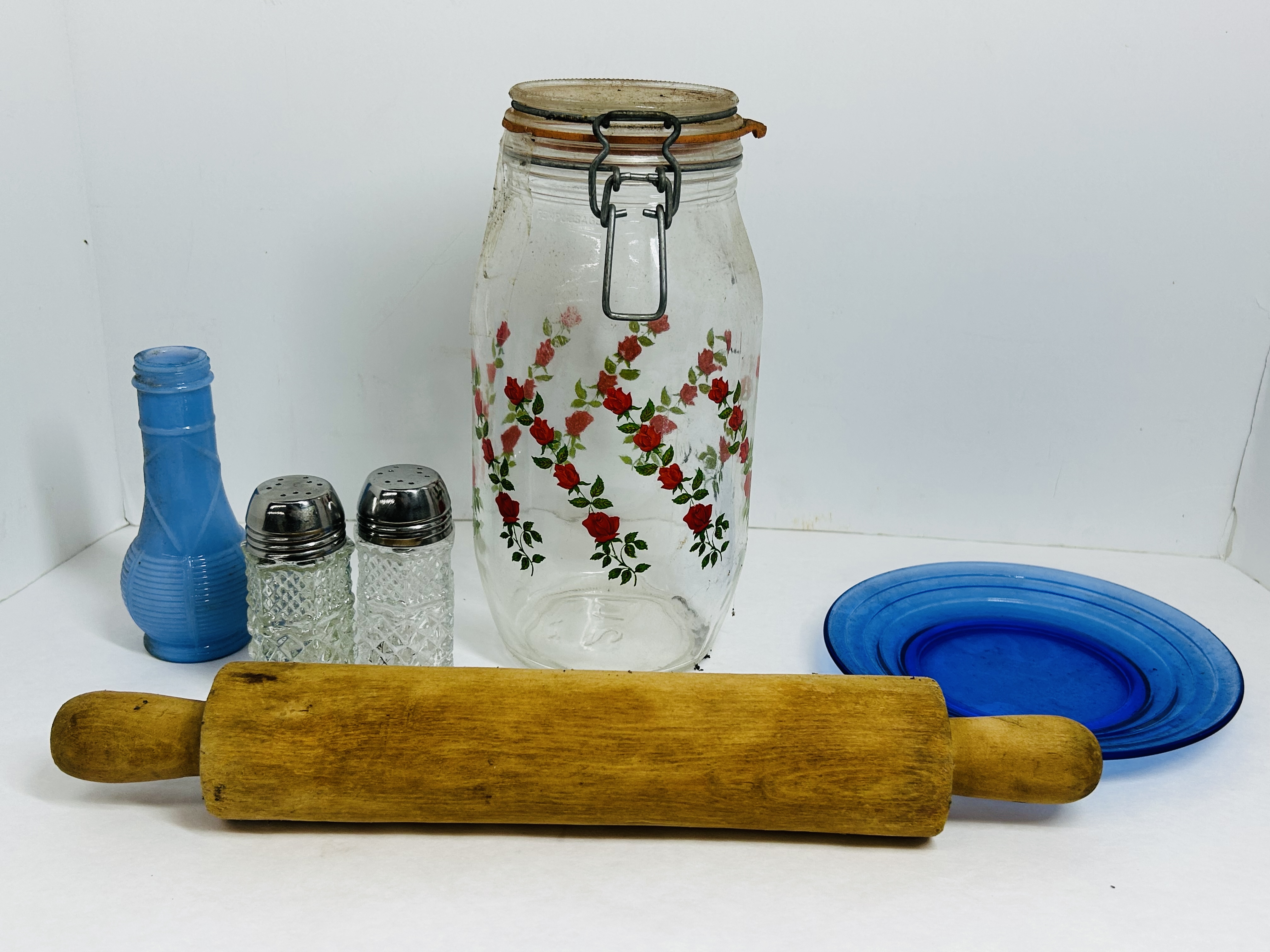 ASSORTED VINTAGE GLASS AND WOOD KITCHENALIA